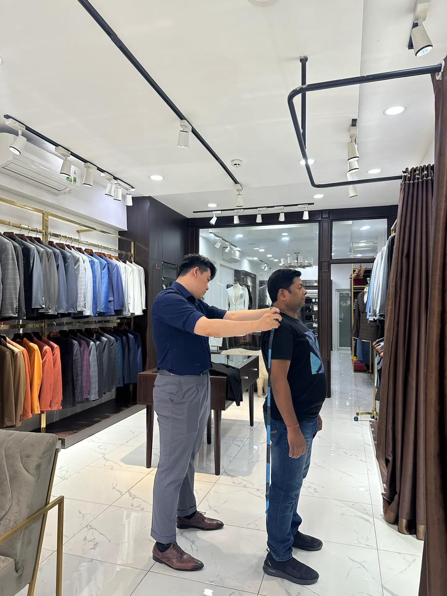 Phóng sự tại showroom — Mon Amie