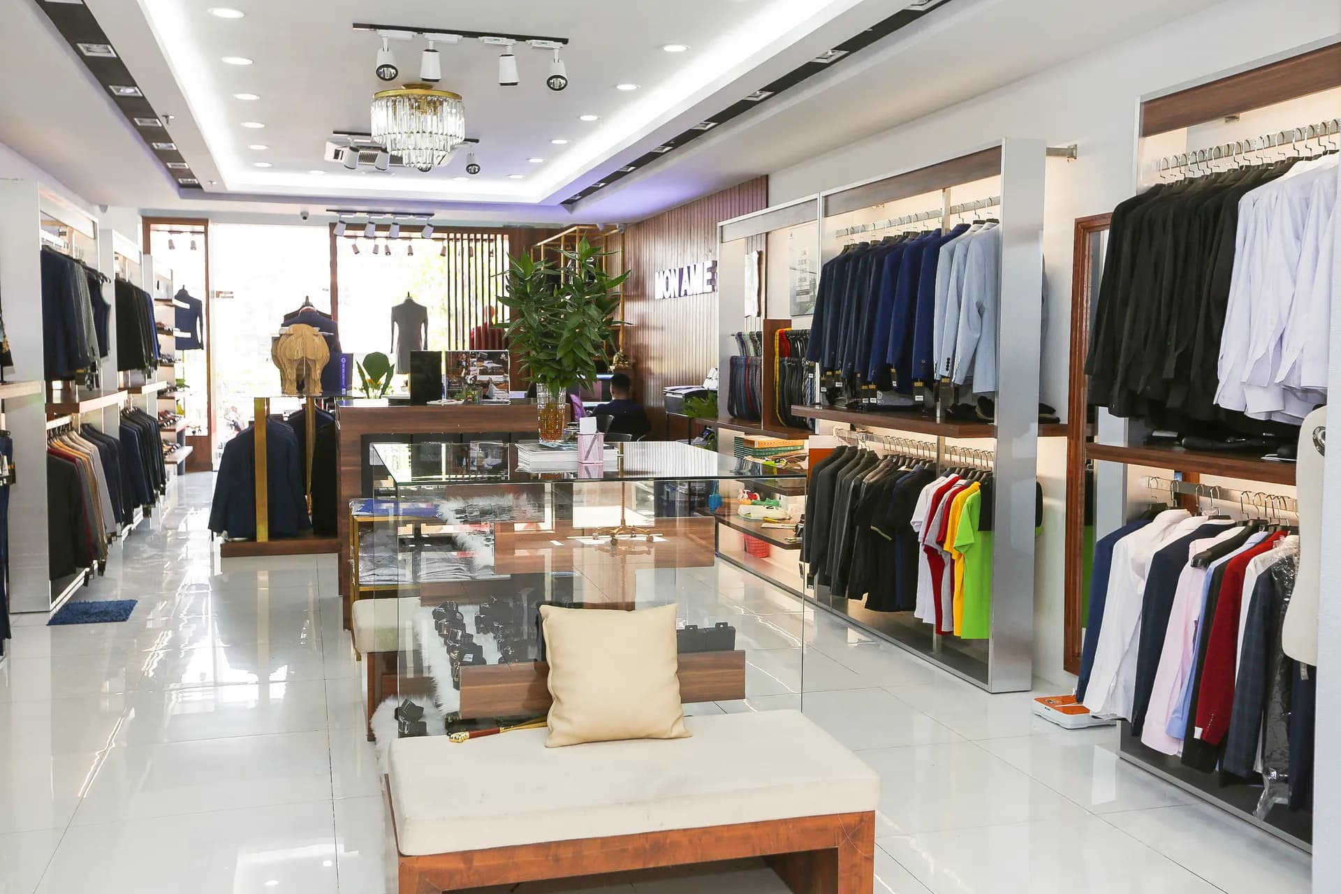 Phóng sự tại showroom — Mon Amie