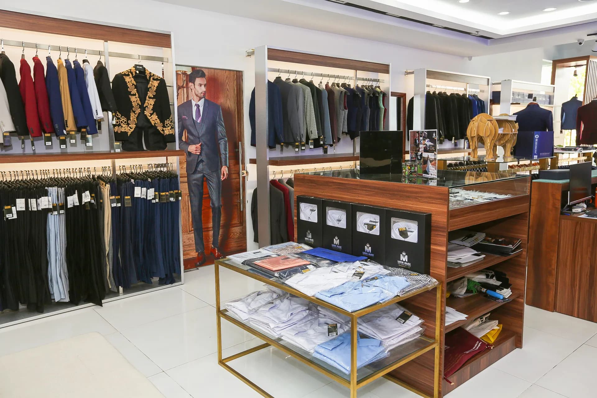 Phóng sự tại showroom — Mon Amie