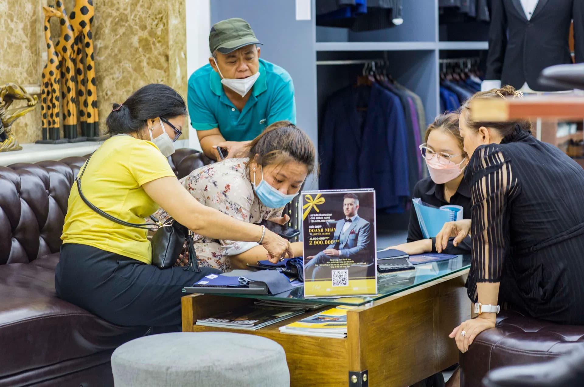 Phóng sự tại showroom — Mon Amie