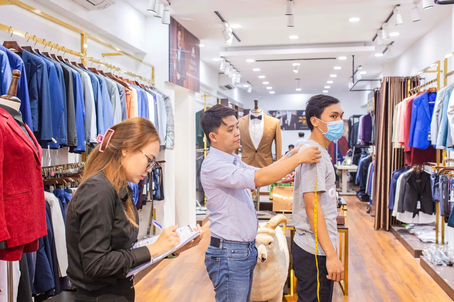 Phóng sự tại showroom — Mon Amie