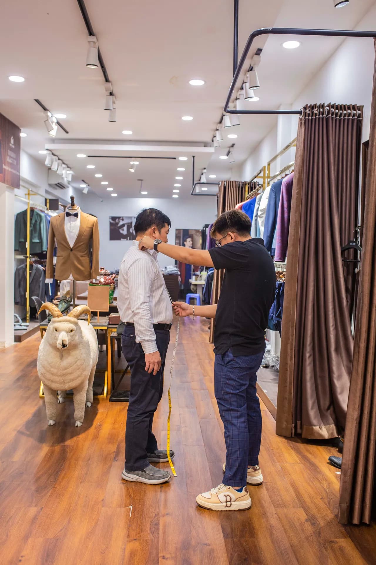 Phóng sự tại showroom — Mon Amie
