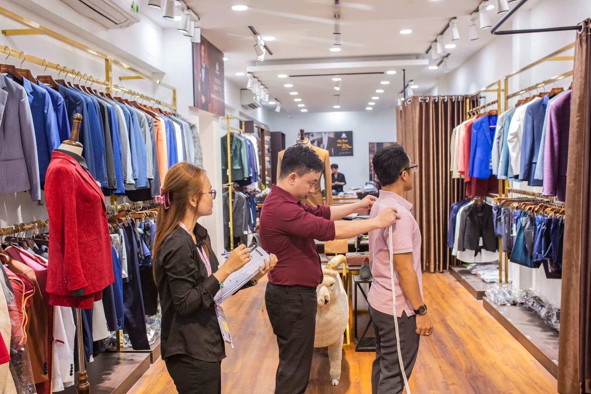 Phóng sự tại showroom — Mon Amie