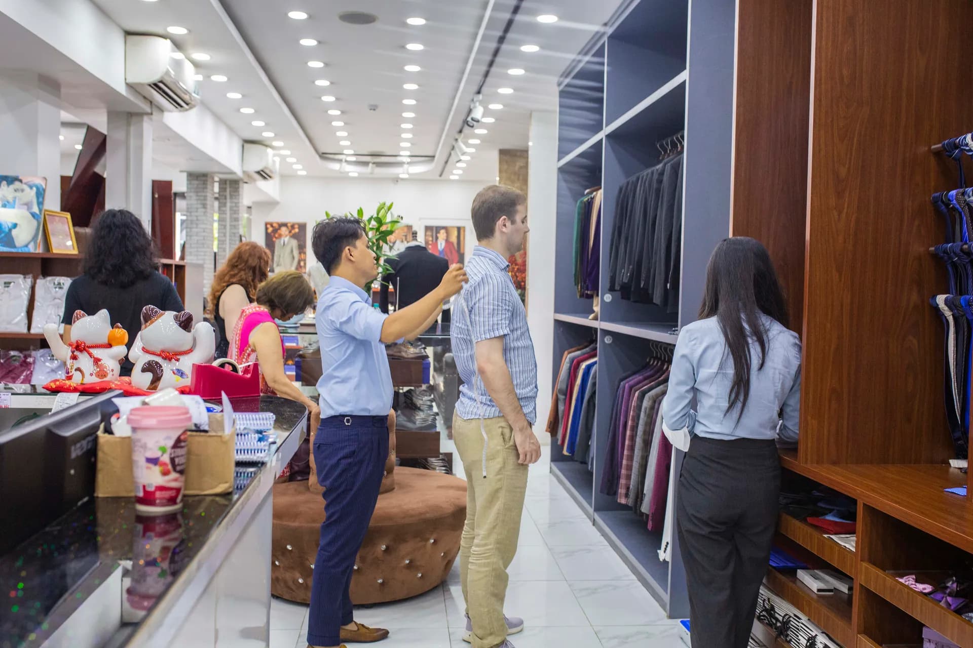 Phóng sự tại showroom — Mon Amie