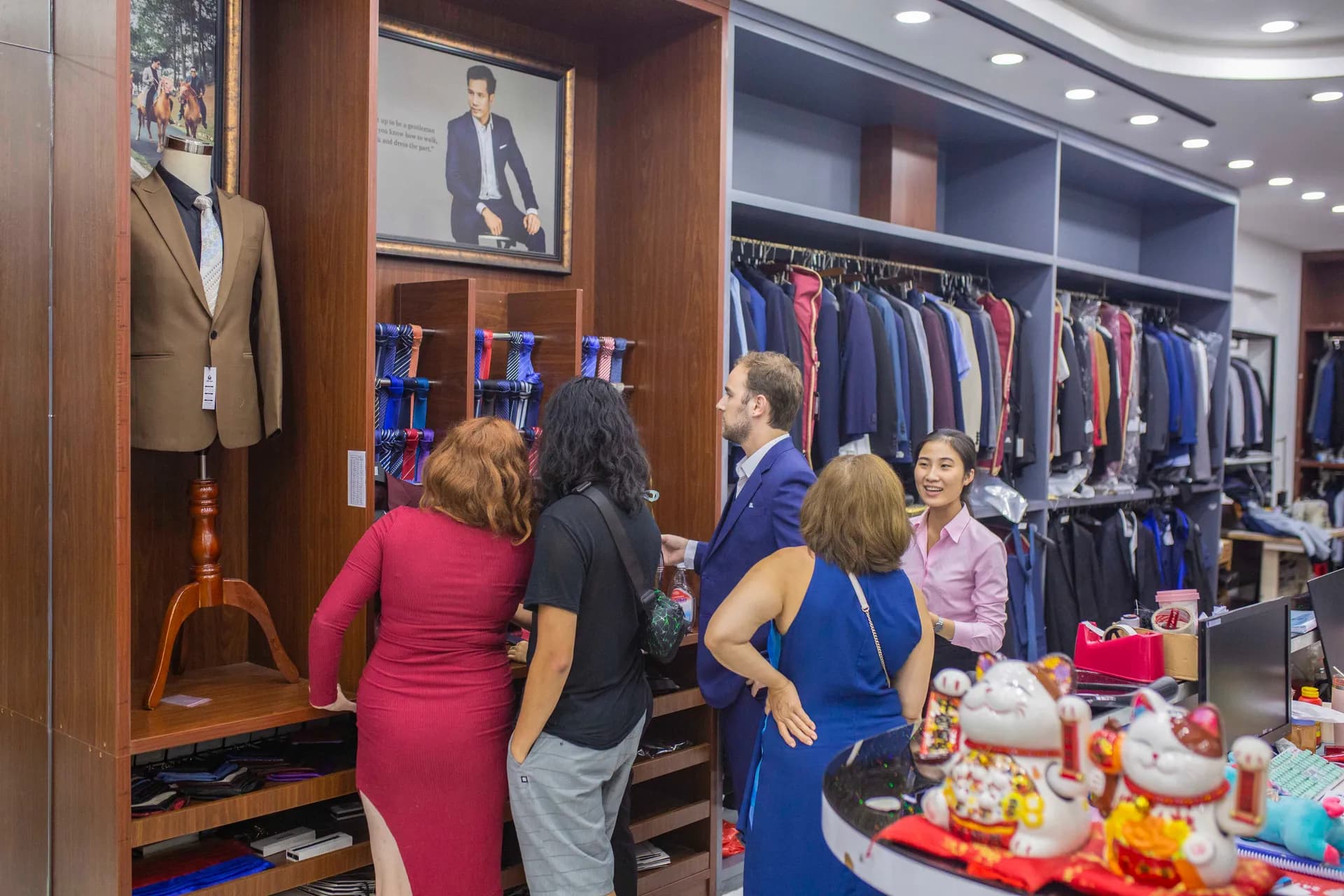 Phóng sự tại showroom — Mon Amie
