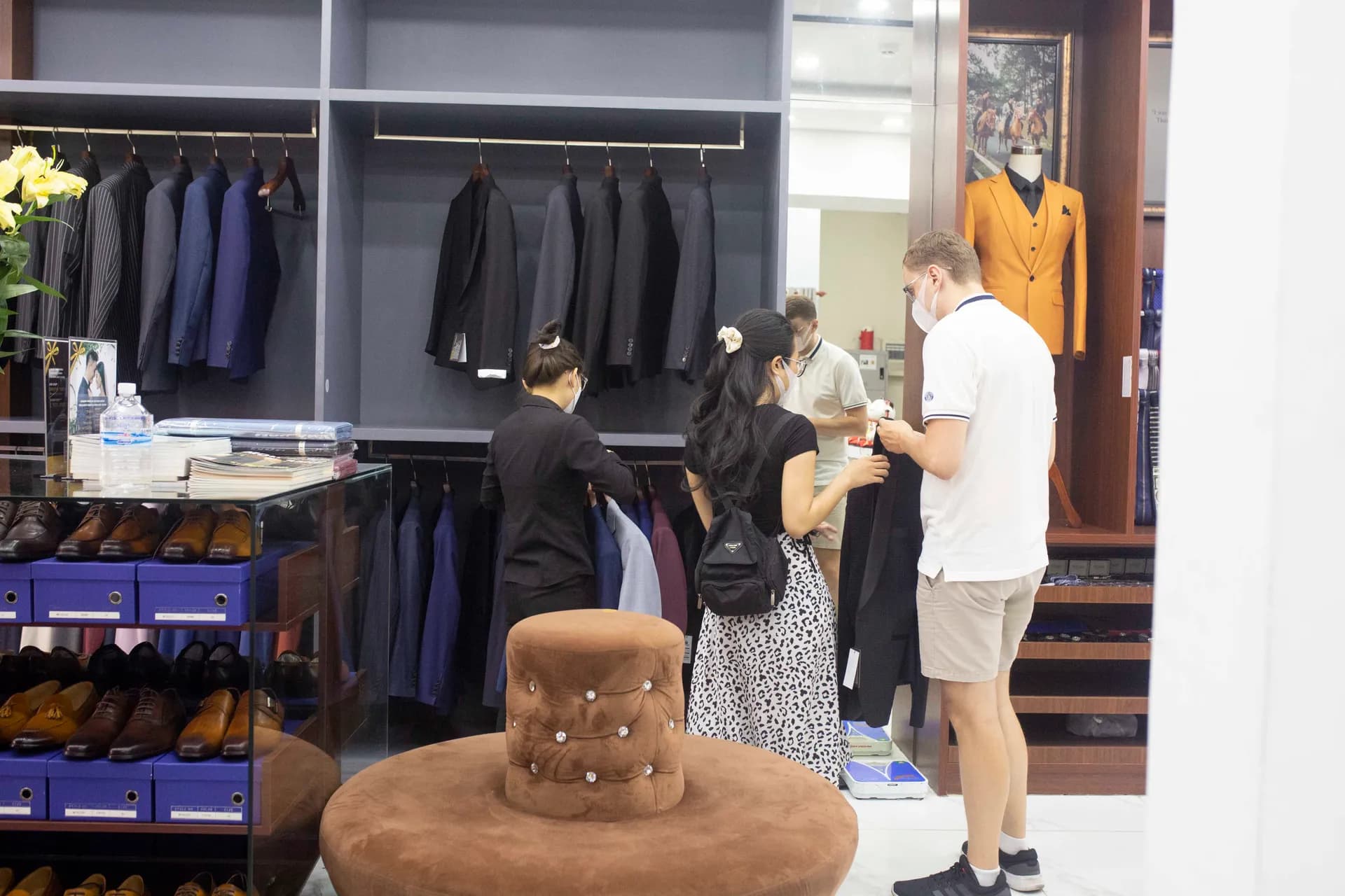 Phóng sự tại showroom — Mon Amie