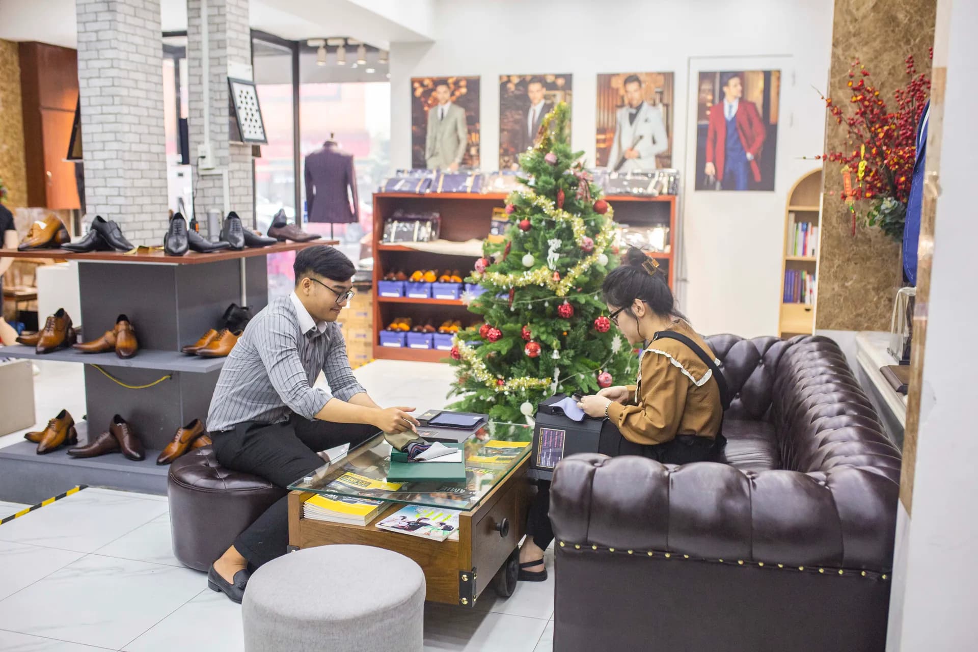 Phóng sự tại showroom — Mon Amie