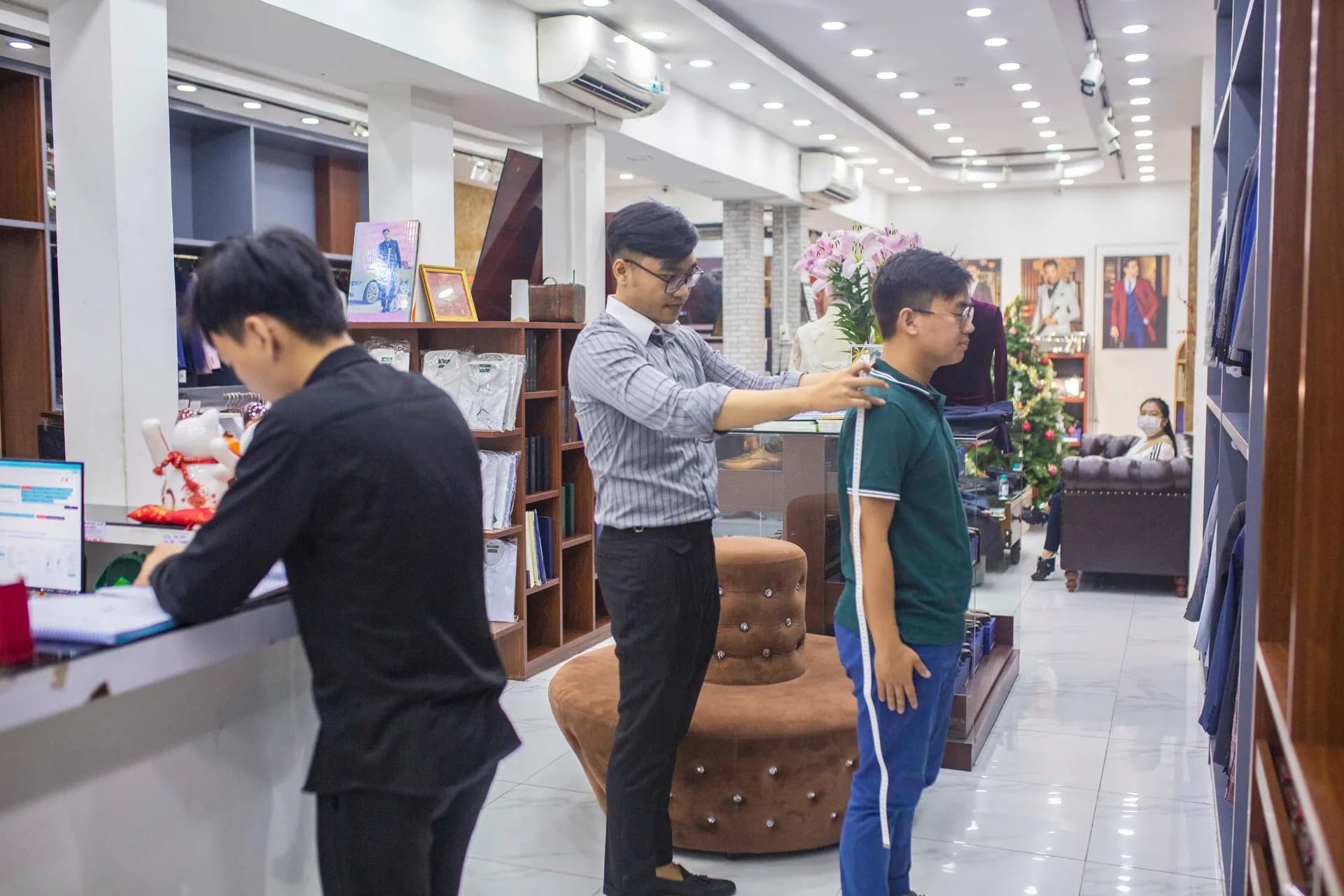 Phóng sự tại showroom — Mon Amie