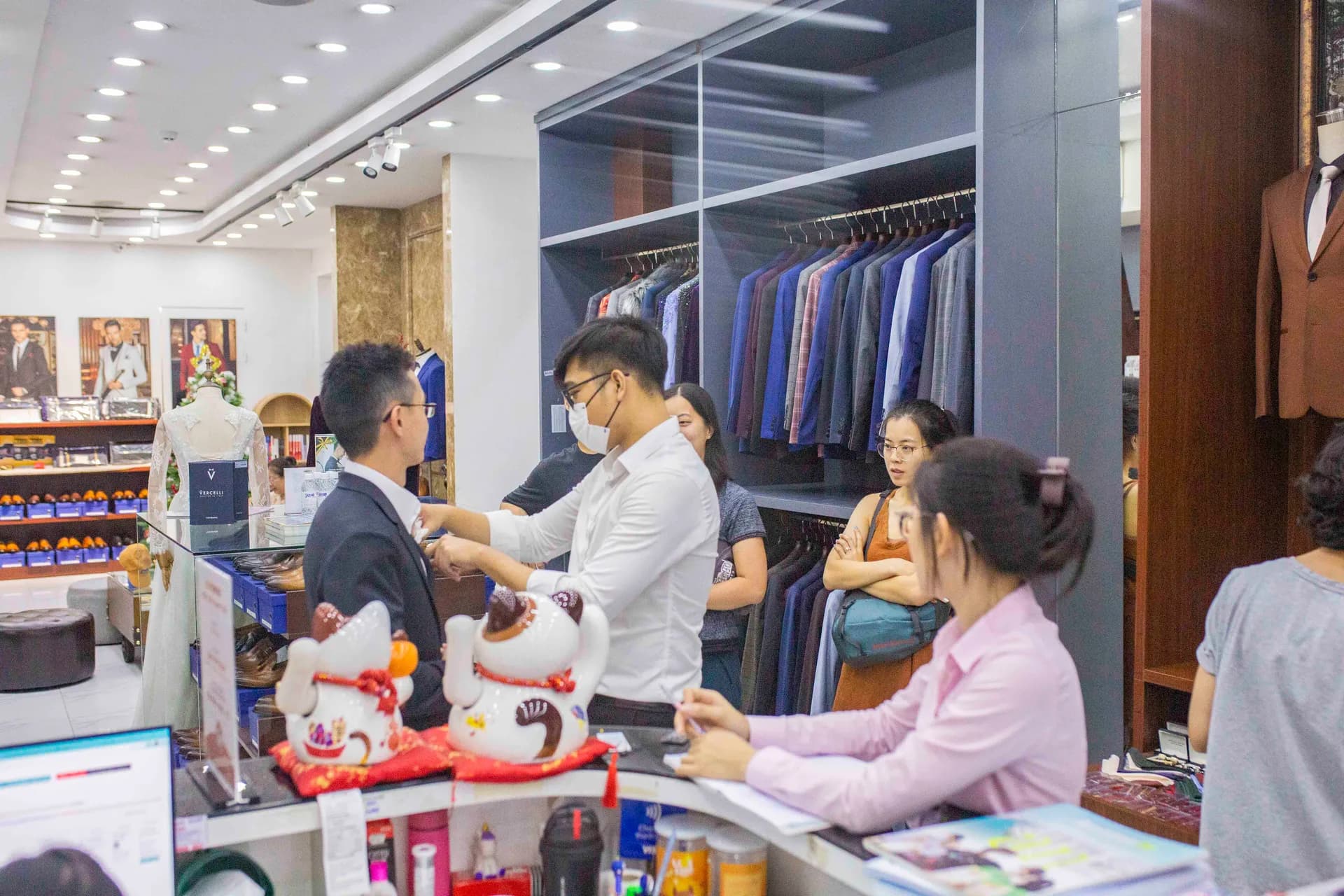 Phóng sự tại showroom — Mon Amie