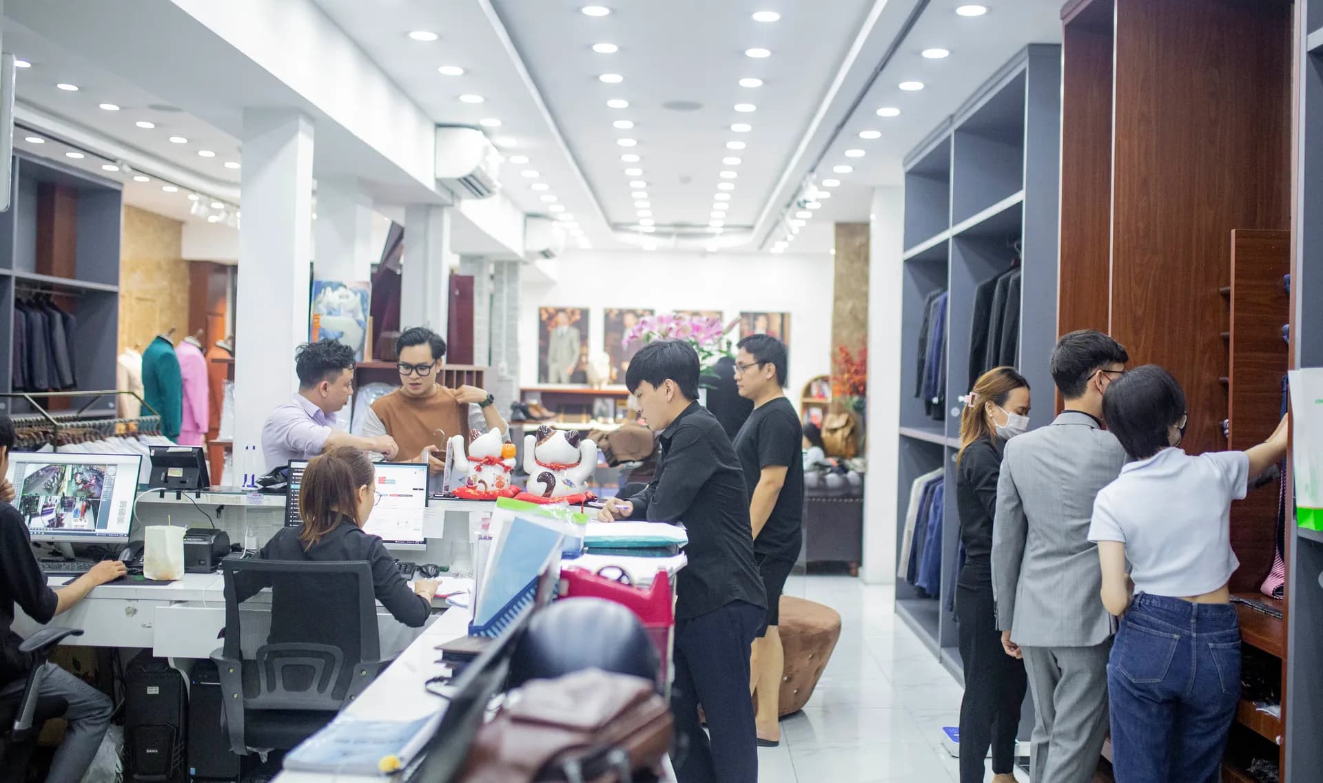 Phóng sự tại showroom — Mon Amie