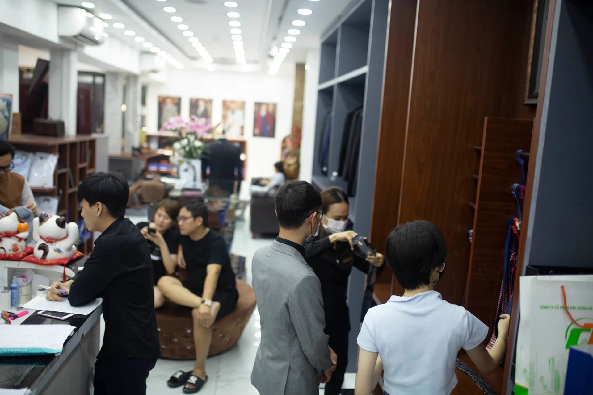 Phóng sự tại showroom — Mon Amie