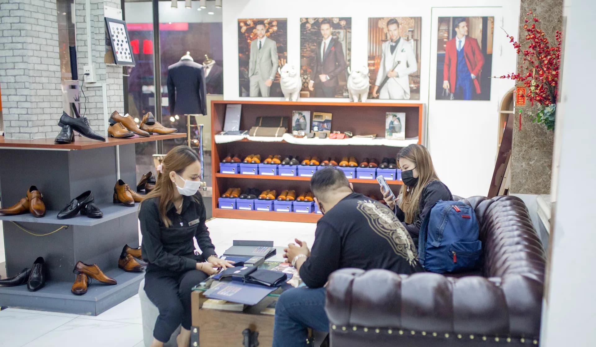 Phóng sự tại showroom — Mon Amie