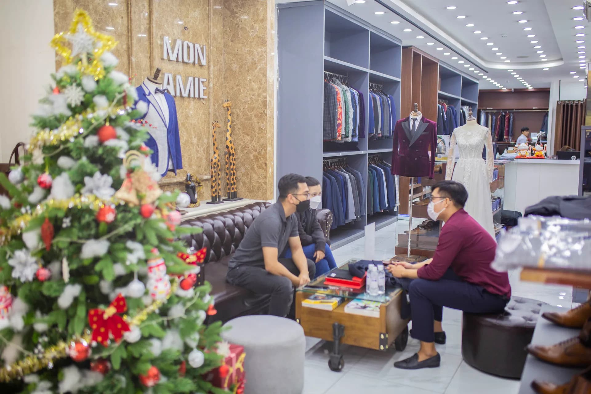 Phóng sự tại showroom — Mon Amie