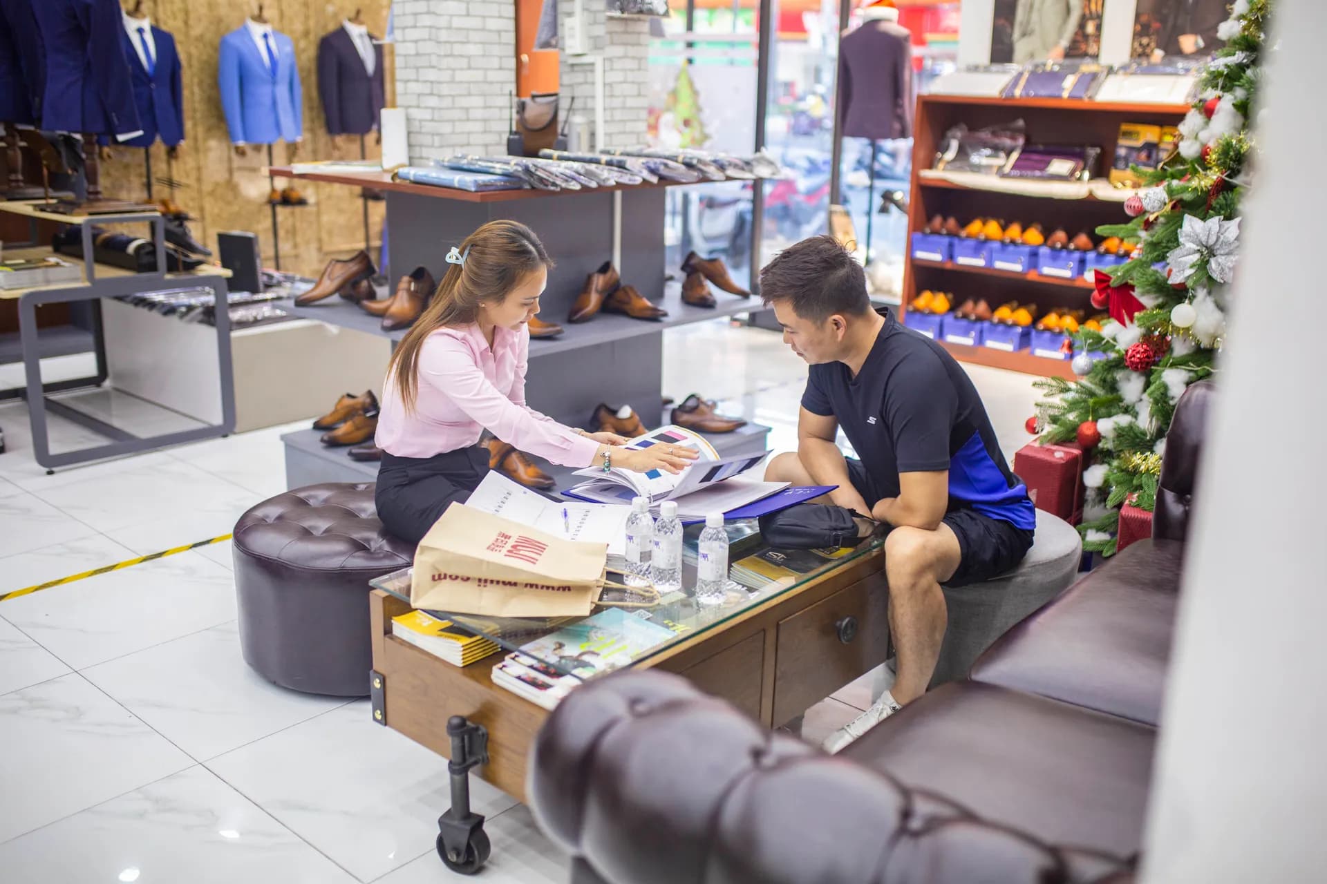 Phóng sự tại showroom — Mon Amie