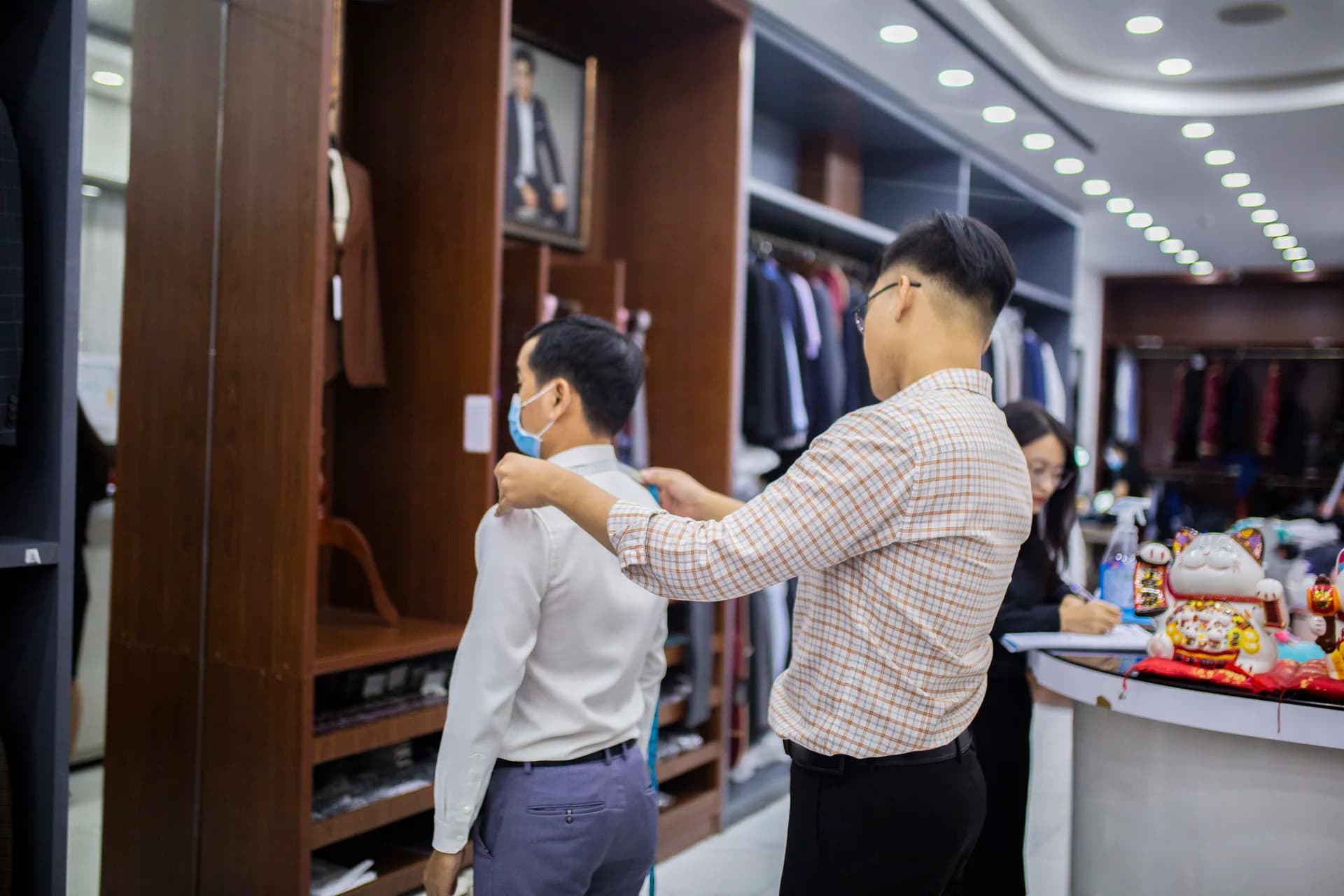 Phóng sự tại showroom — Mon Amie