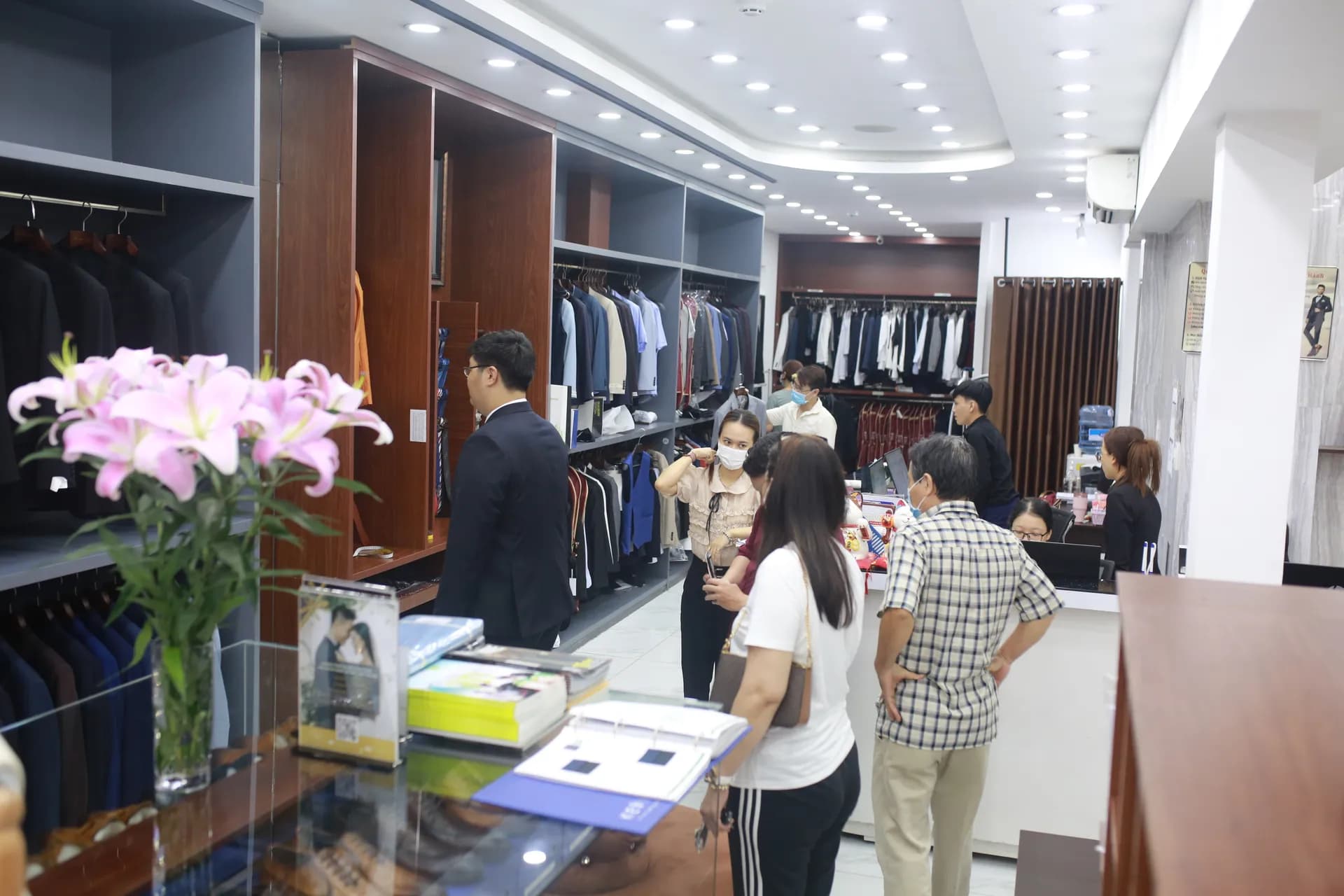 Phóng sự tại showroom — Mon Amie
