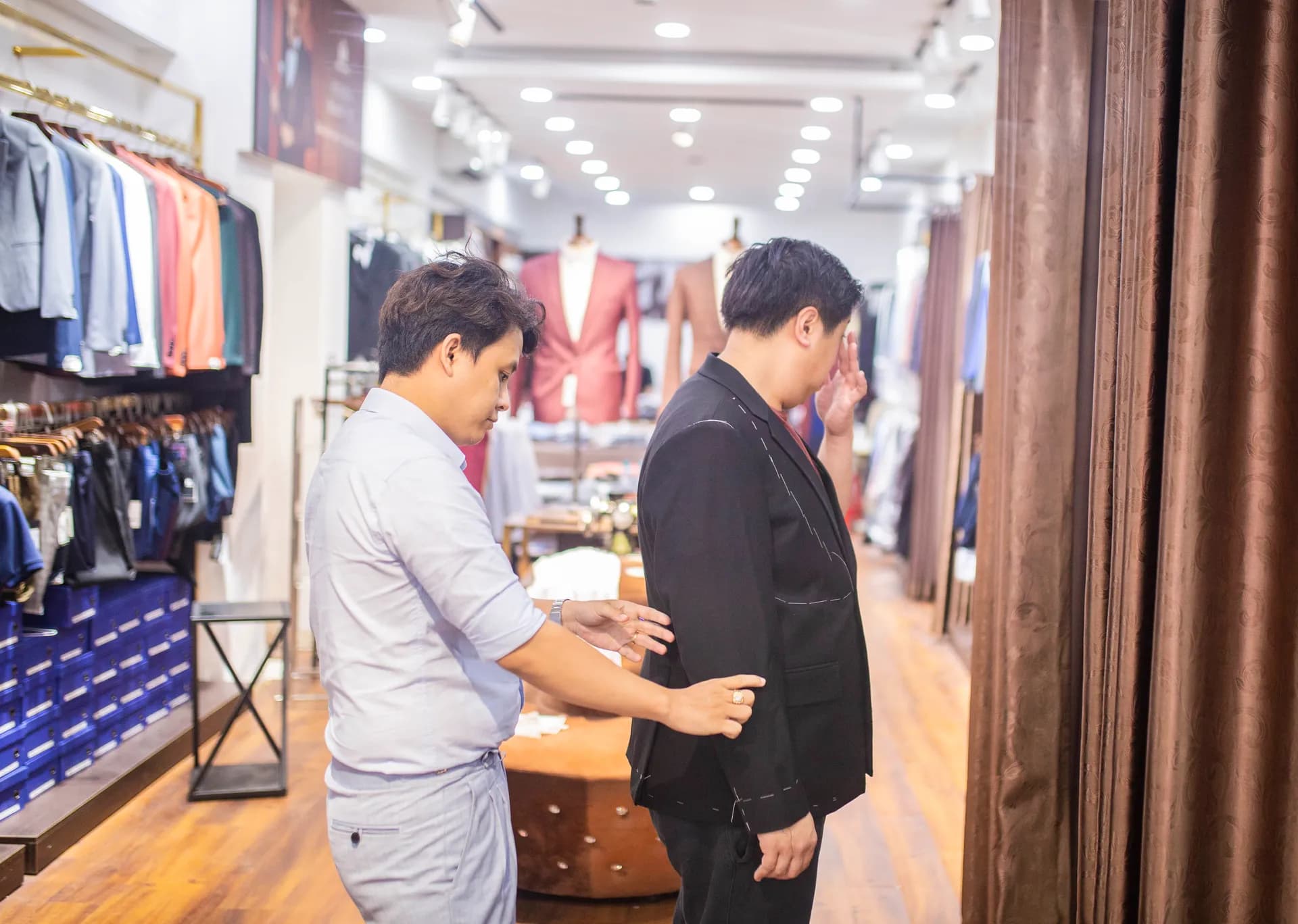 Phóng sự tại showroom — Mon Amie