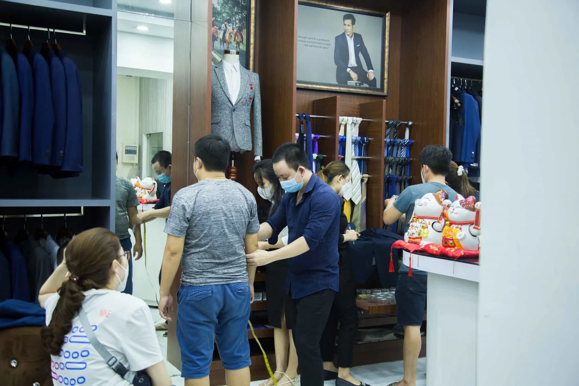 Phóng sự tại showroom — Mon Amie