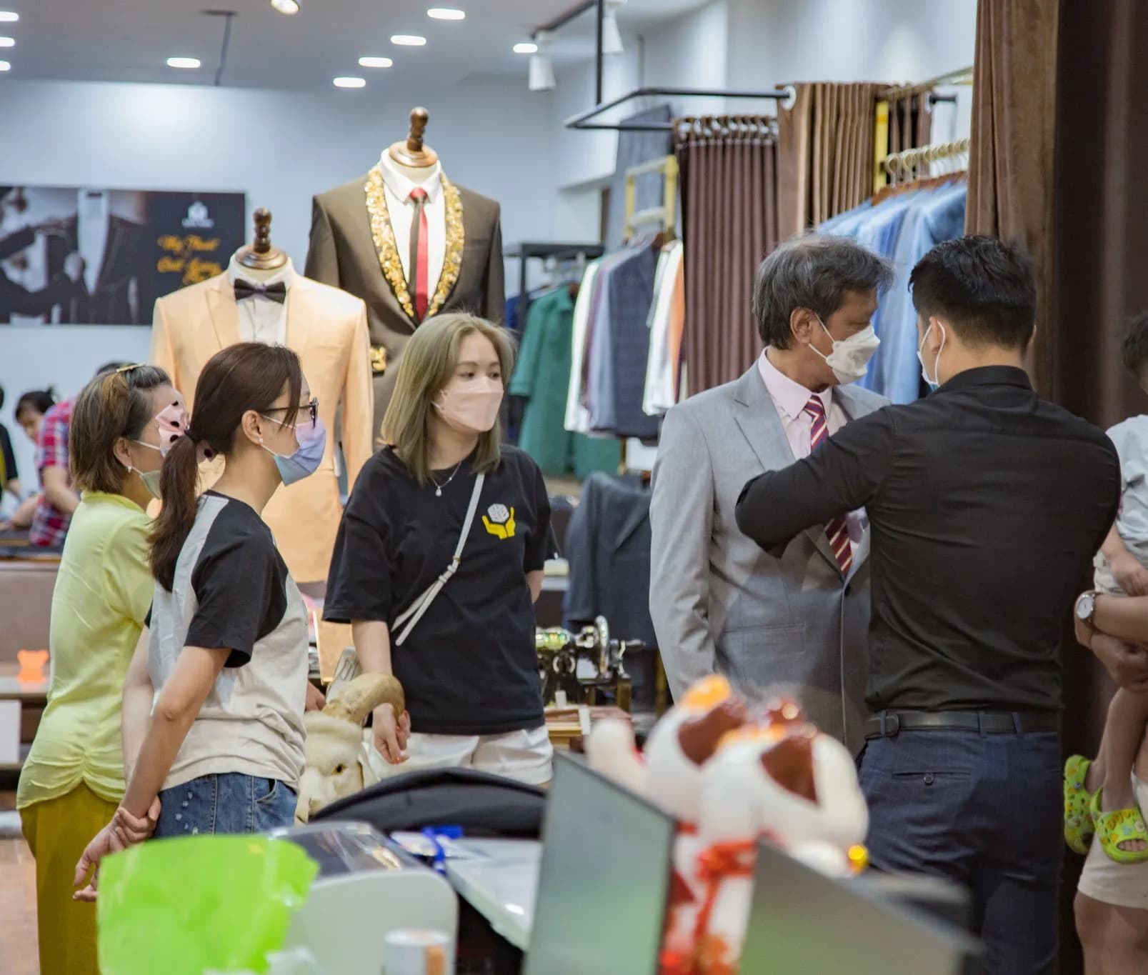 Phóng sự tại showroom — Mon Amie