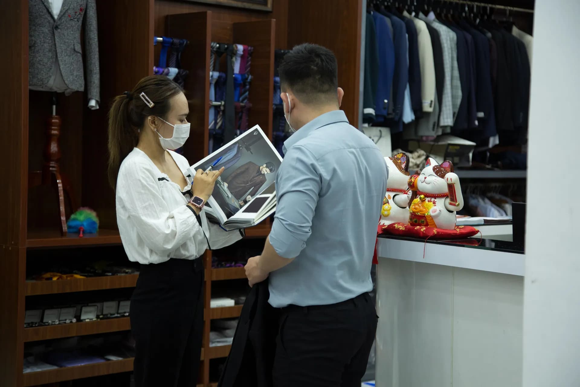 Phóng sự tại showroom — Mon Amie