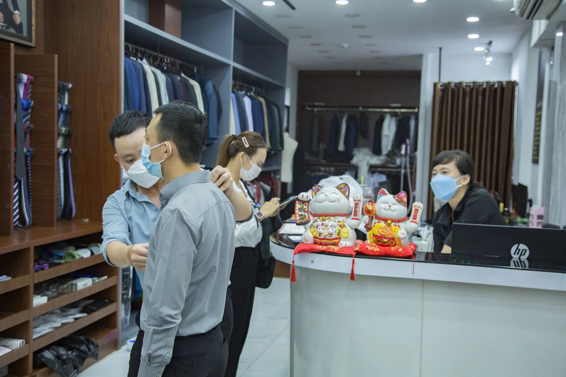Phóng sự tại showroom — Mon Amie