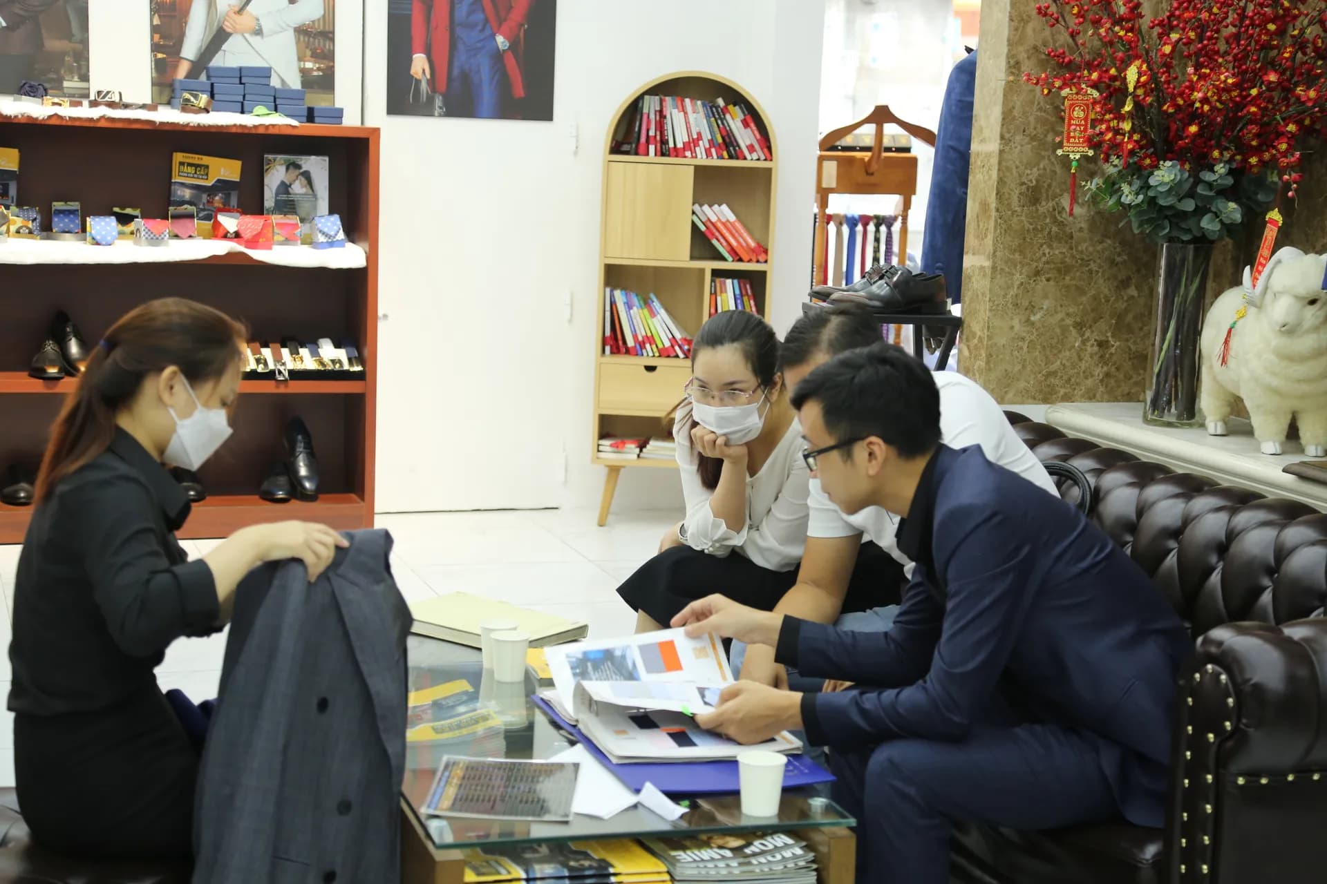 Phóng sự tại showroom — Mon Amie