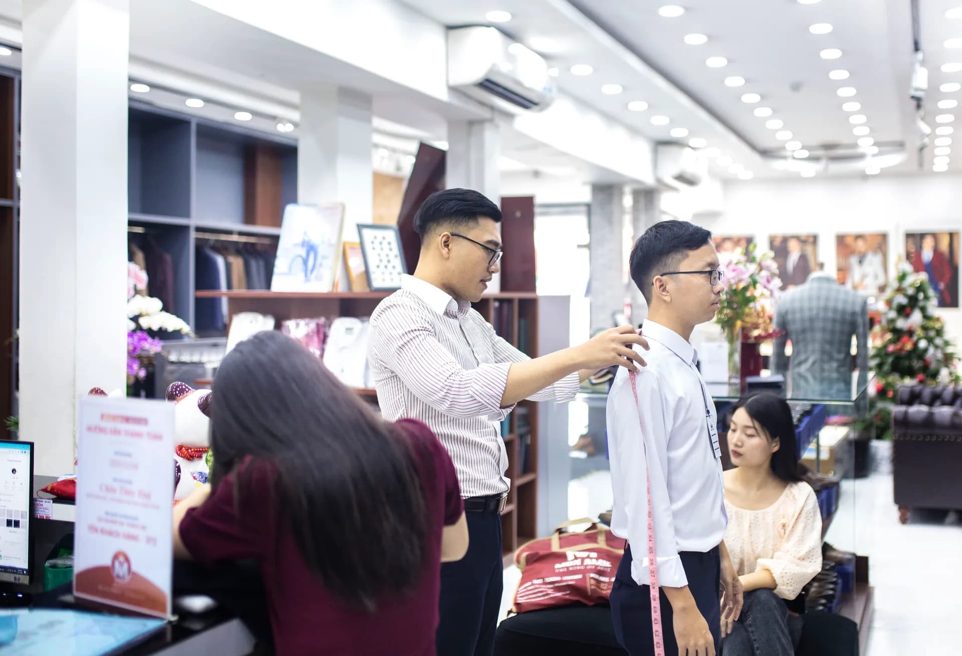 Phóng sự tại showroom — Mon Amie