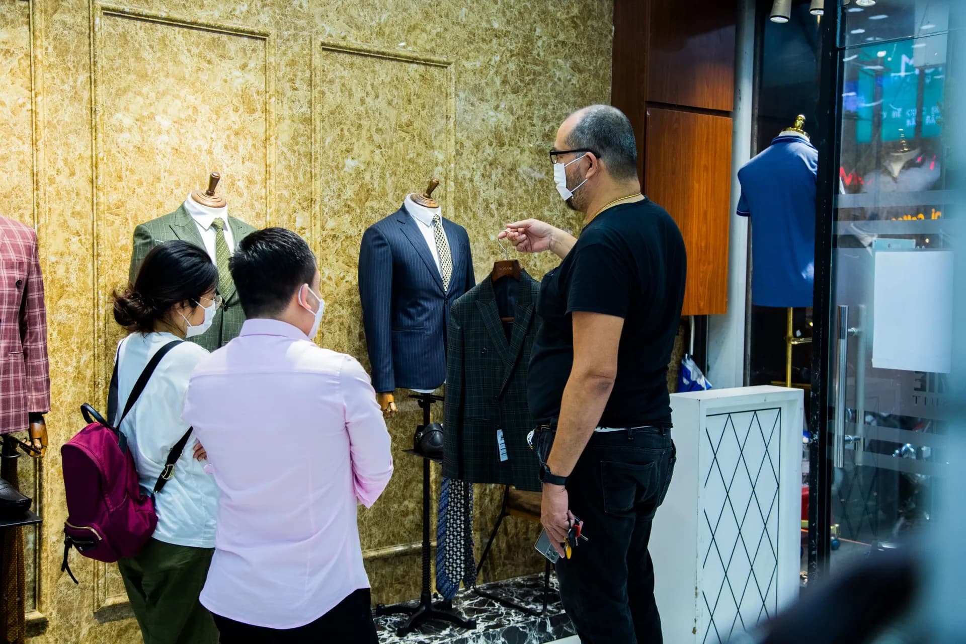 Phóng sự tại showroom — Mon Amie