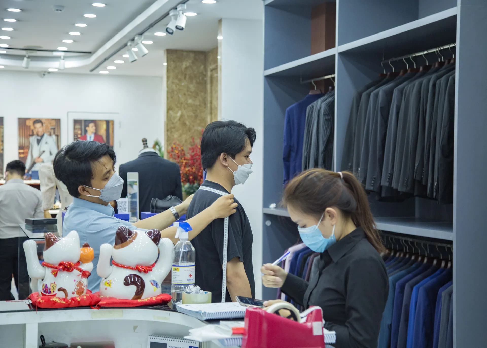 Phóng sự tại showroom — Mon Amie