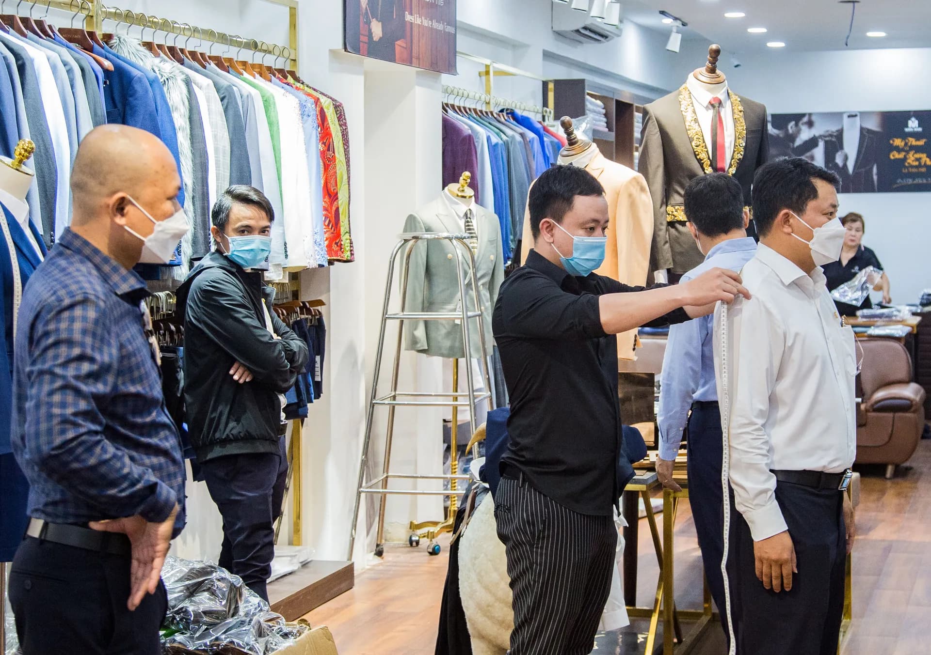 Phóng sự tại showroom — Mon Amie