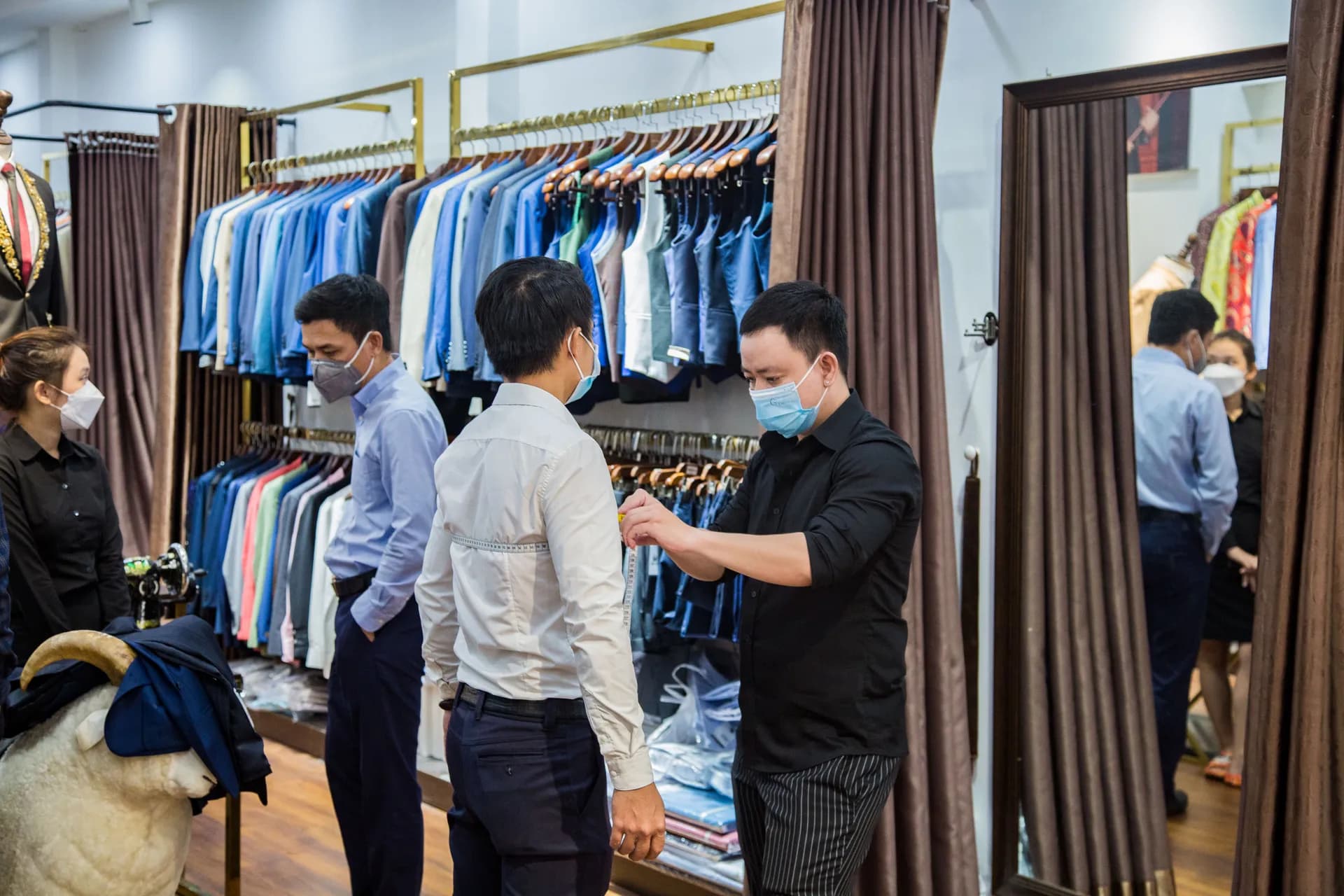 Phóng sự tại showroom — Mon Amie