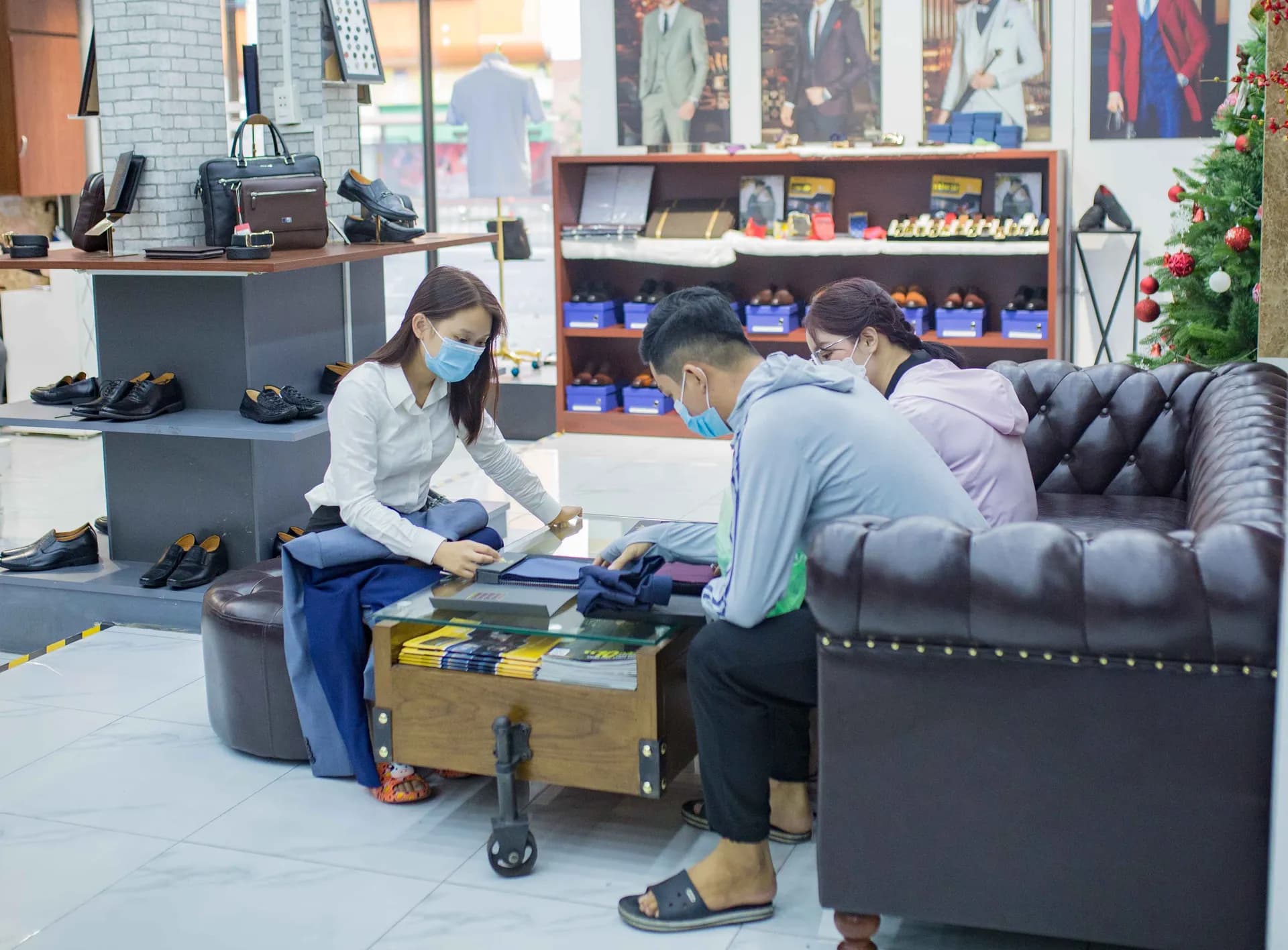 Phóng sự tại showroom — Mon Amie