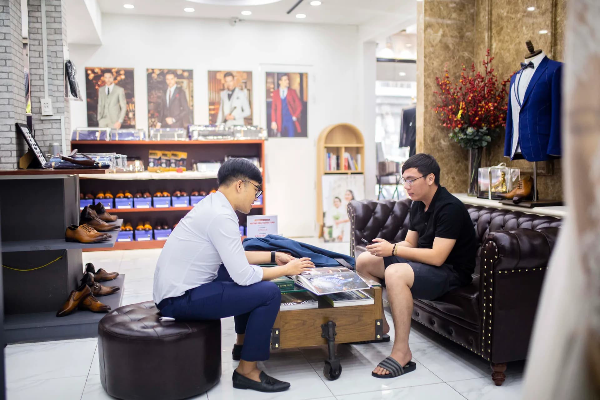 Phóng sự tại showroom — Mon Amie