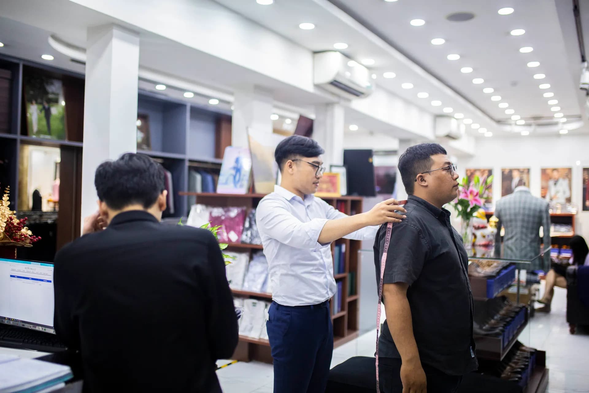 Phóng sự tại showroom — Mon Amie
