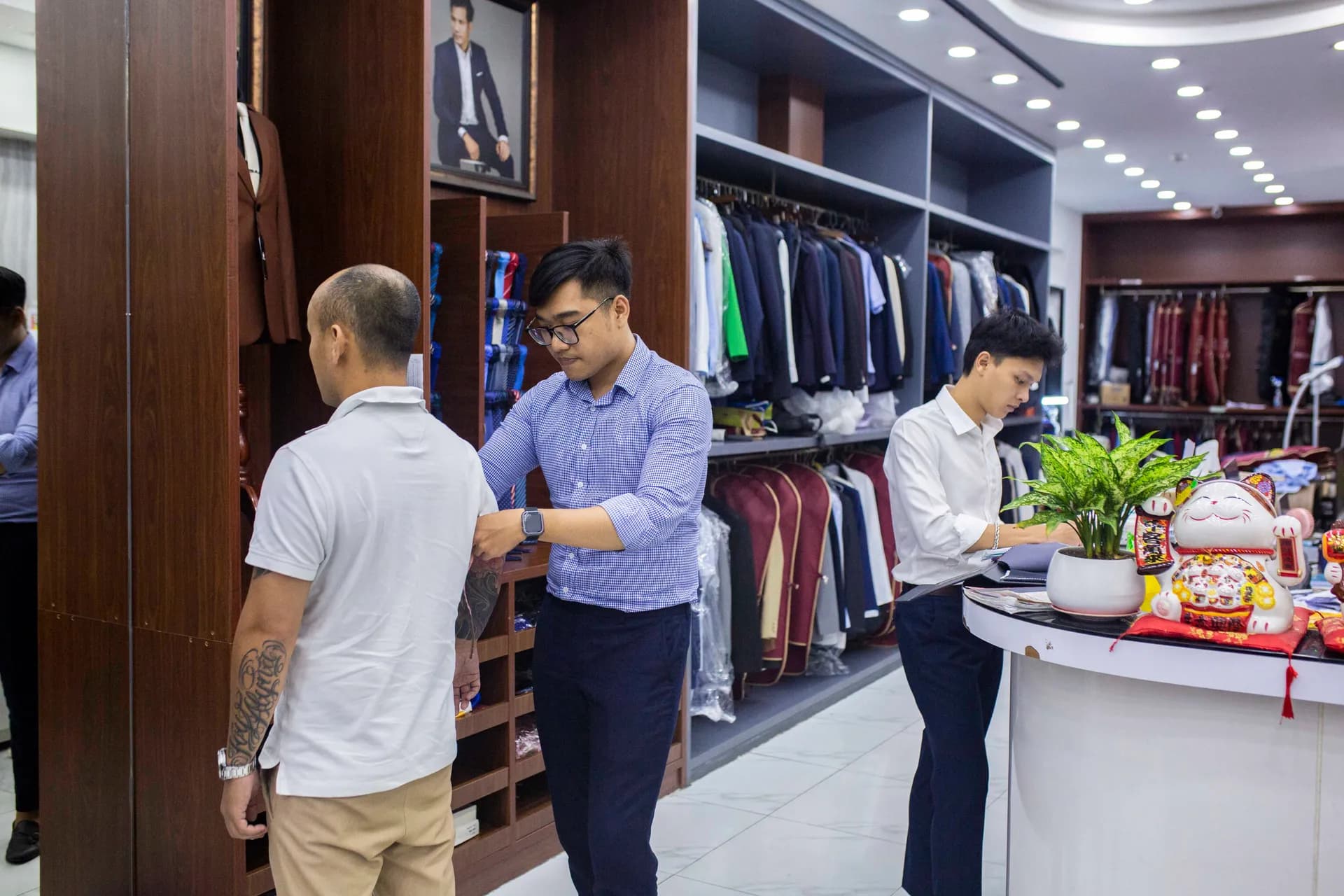 Phóng sự tại showroom — Mon Amie