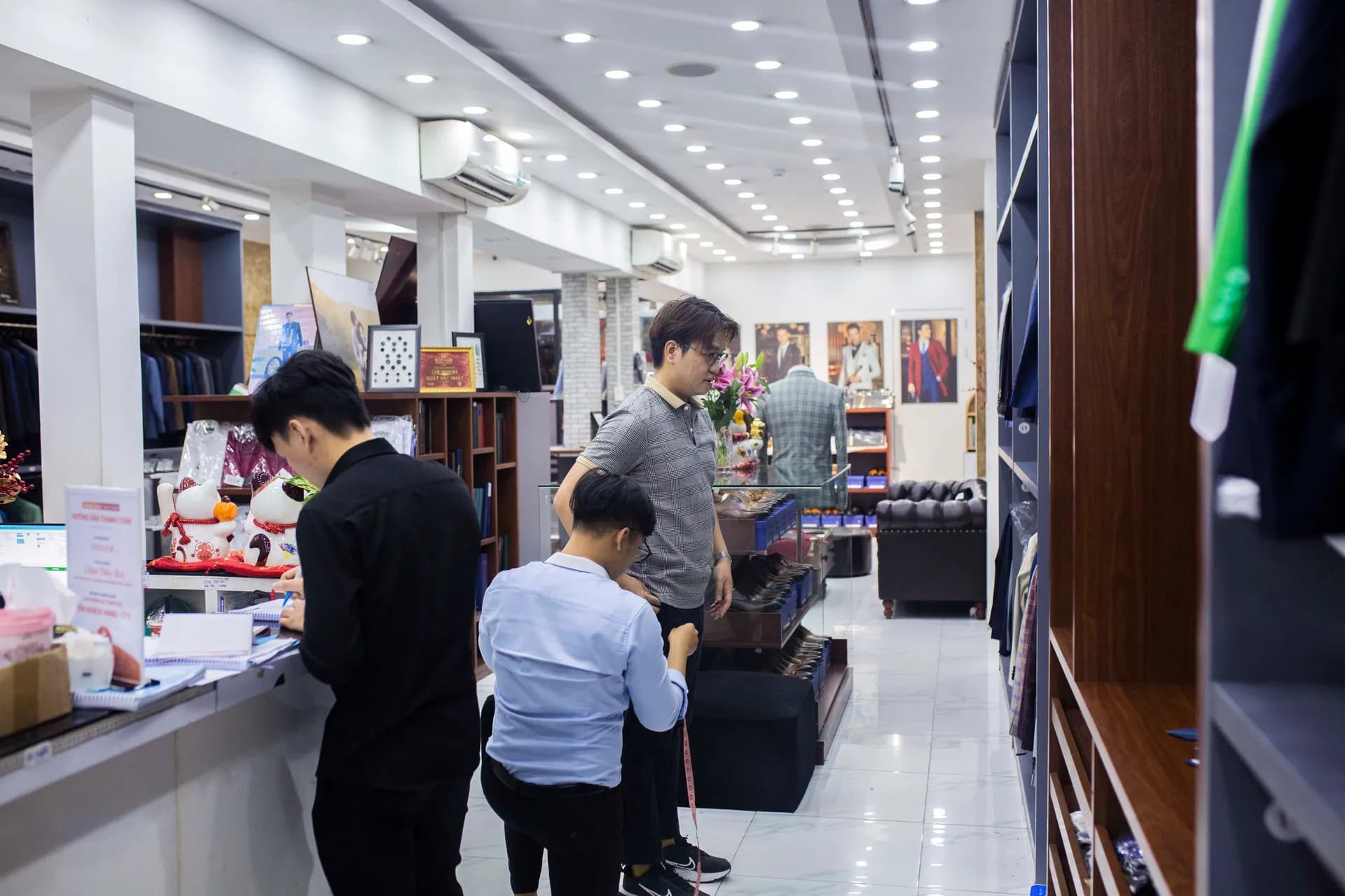 Phóng sự tại showroom — Mon Amie
