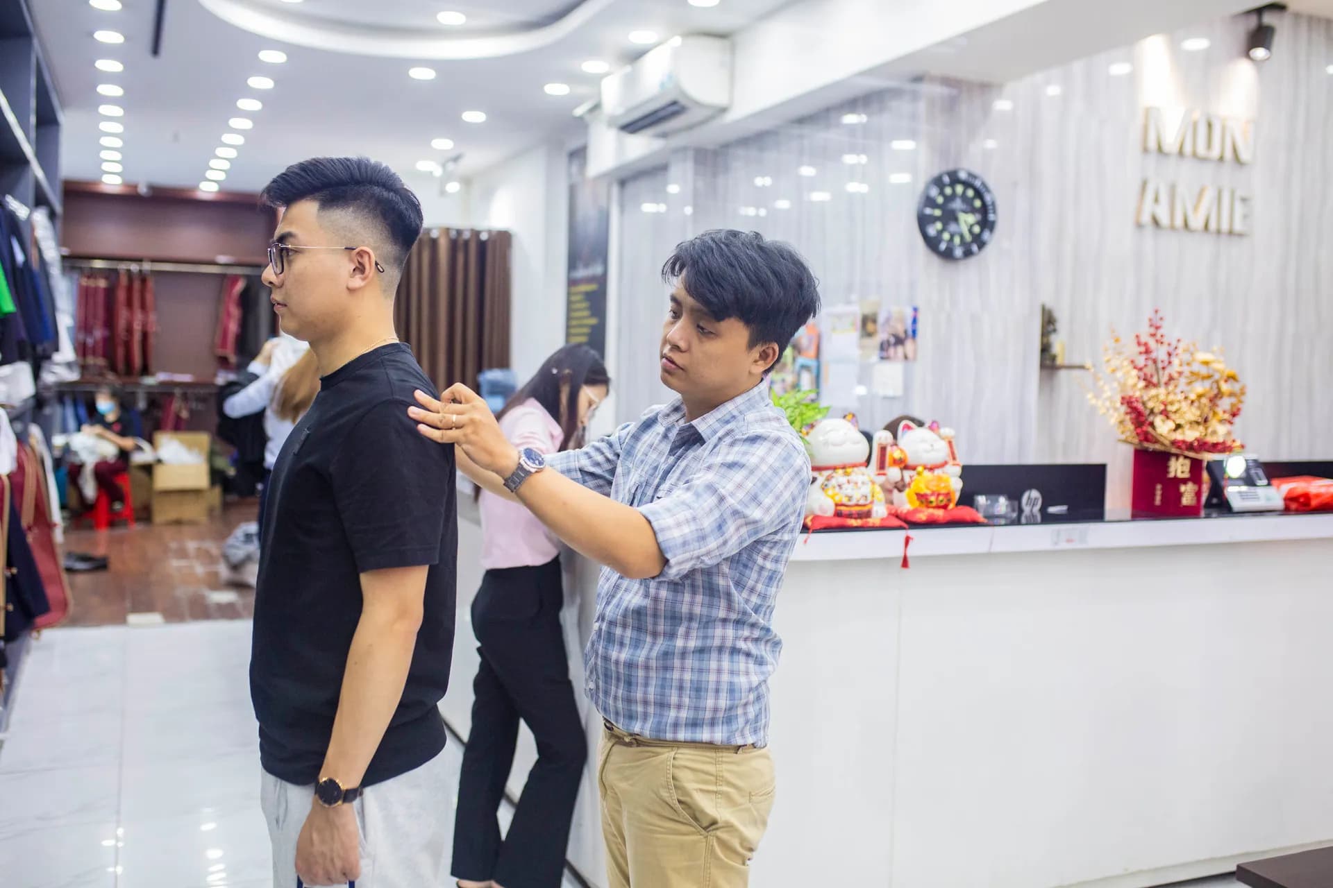 Phóng sự tại showroom — Mon Amie