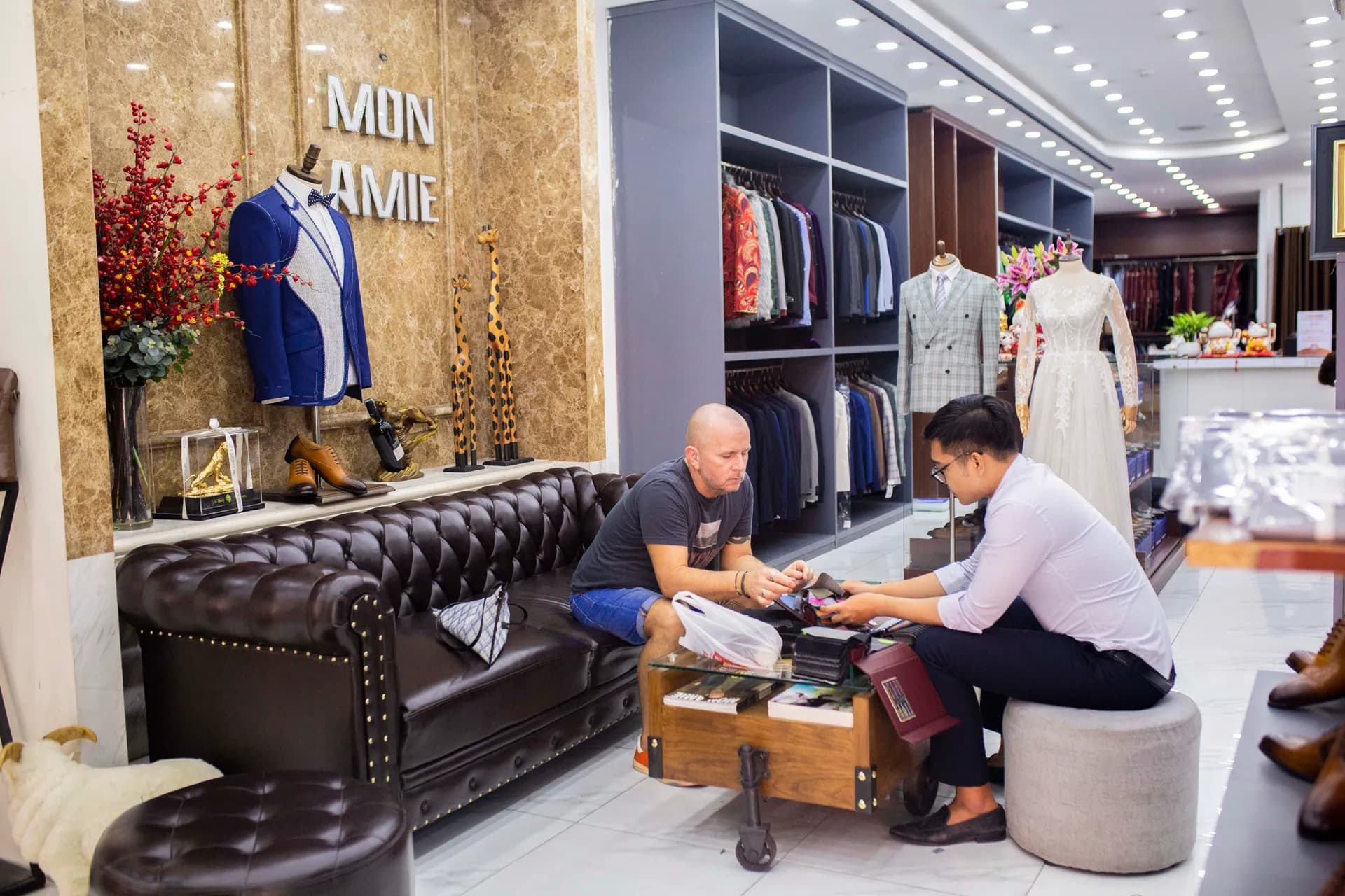 Phóng sự tại showroom — Mon Amie