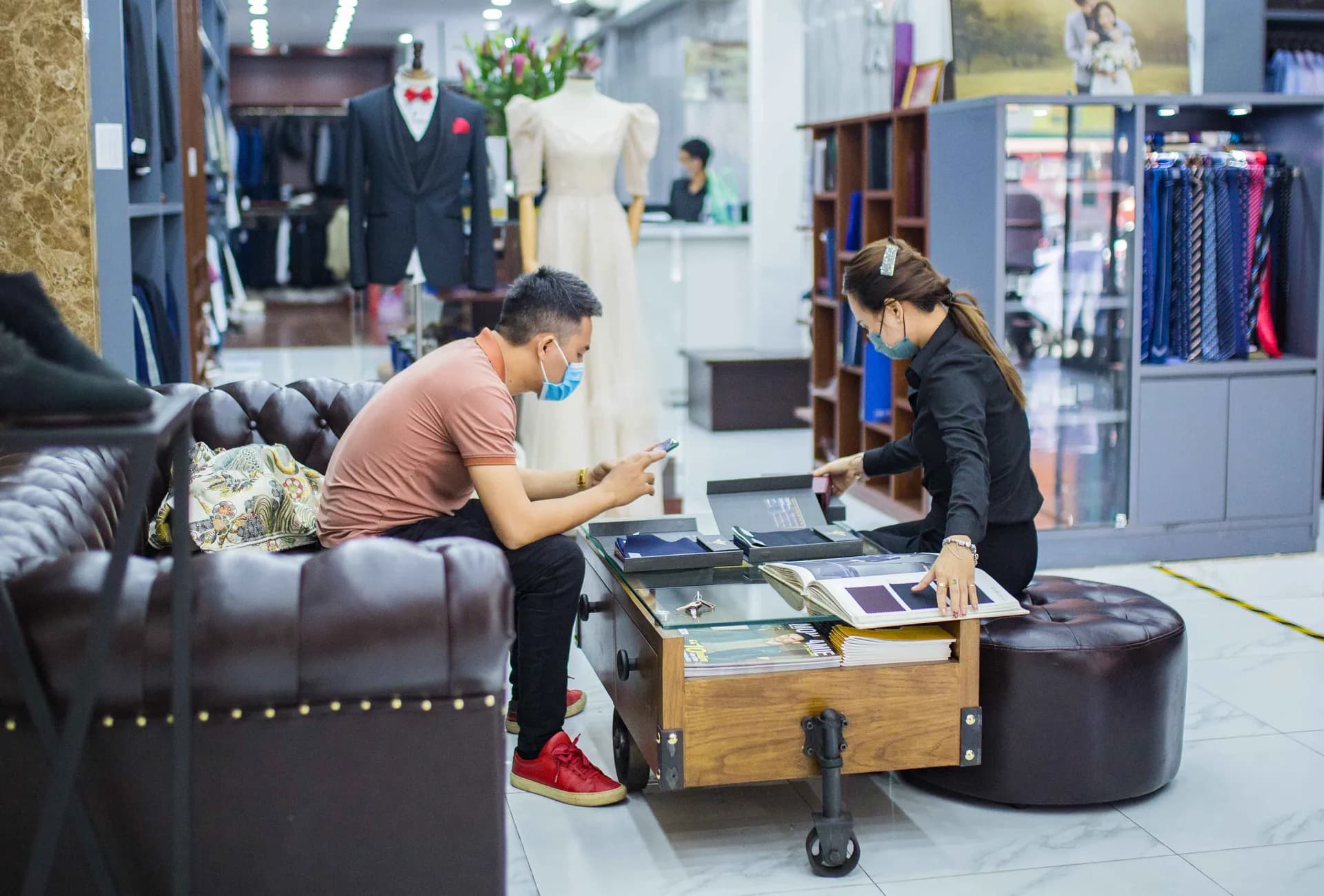 Phóng sự tại showroom — Mon Amie