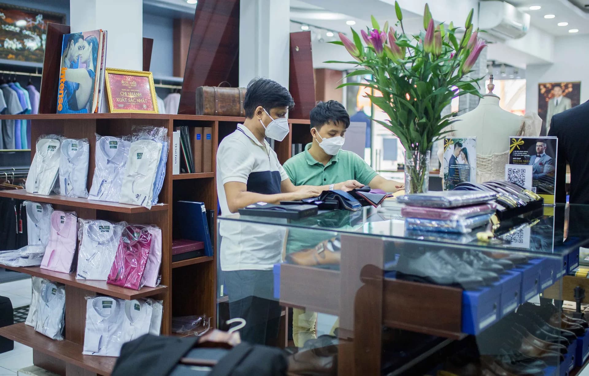 Phóng sự tại showroom — Mon Amie