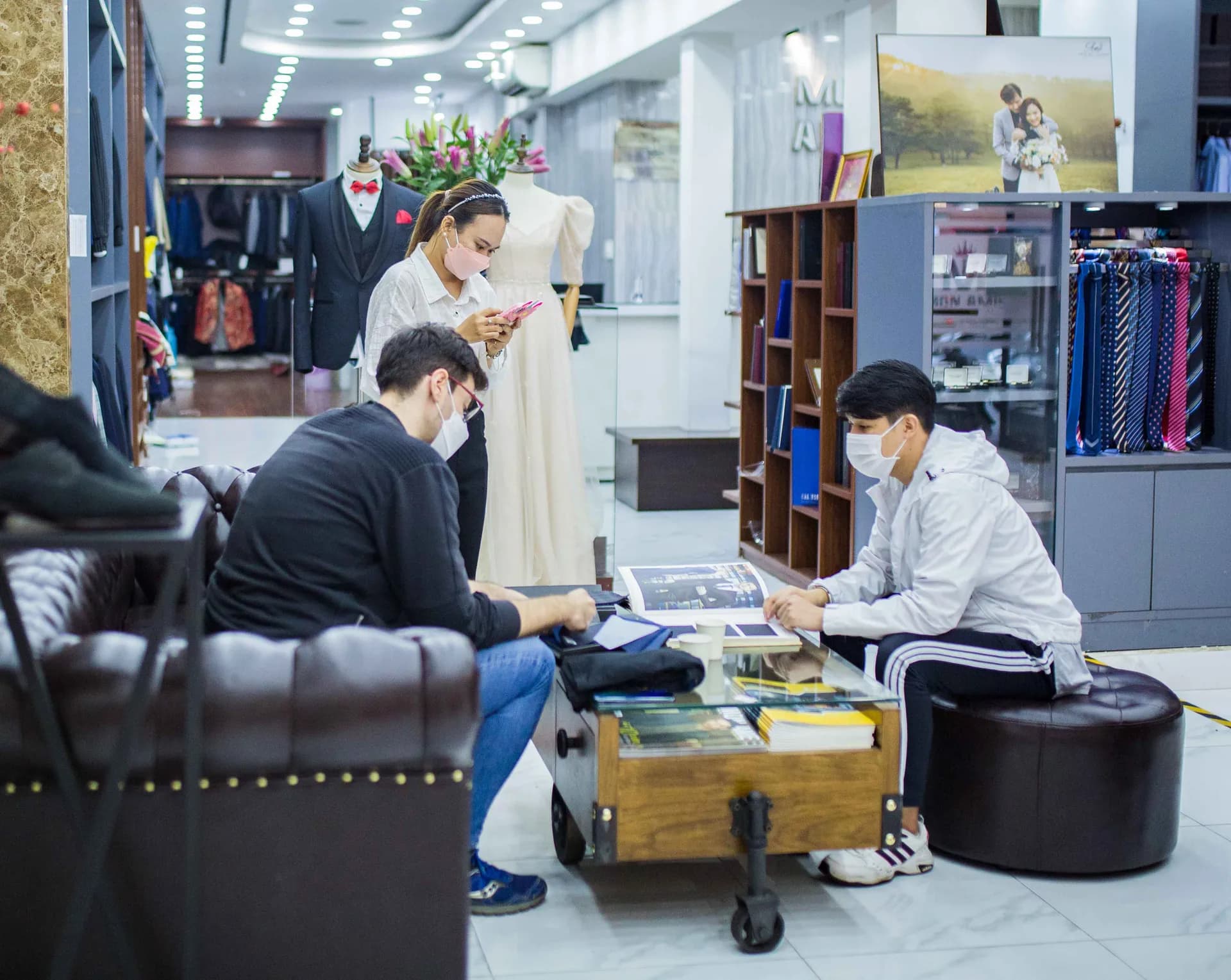 Phóng sự tại showroom — Mon Amie
