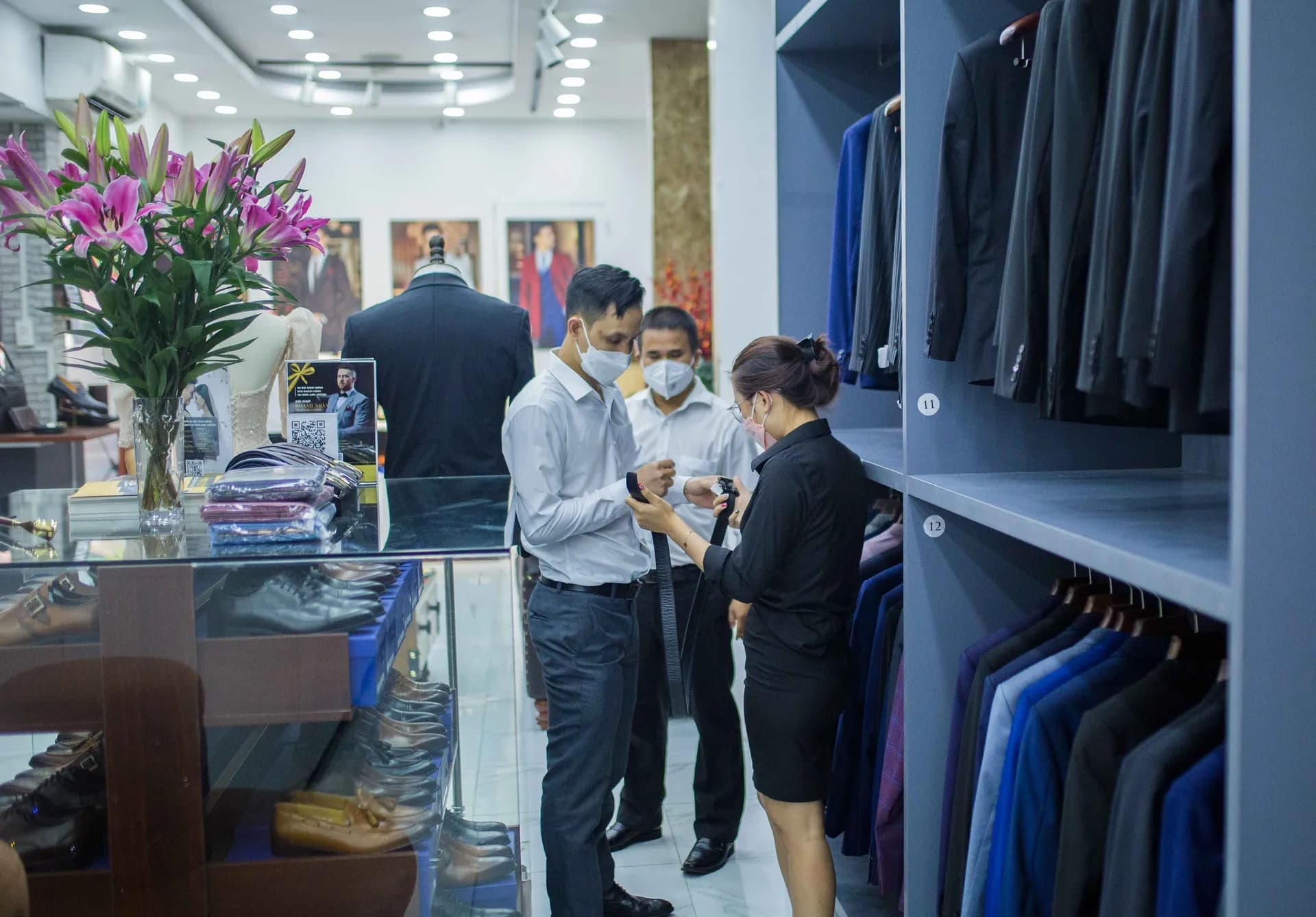 Phóng sự tại showroom — Mon Amie