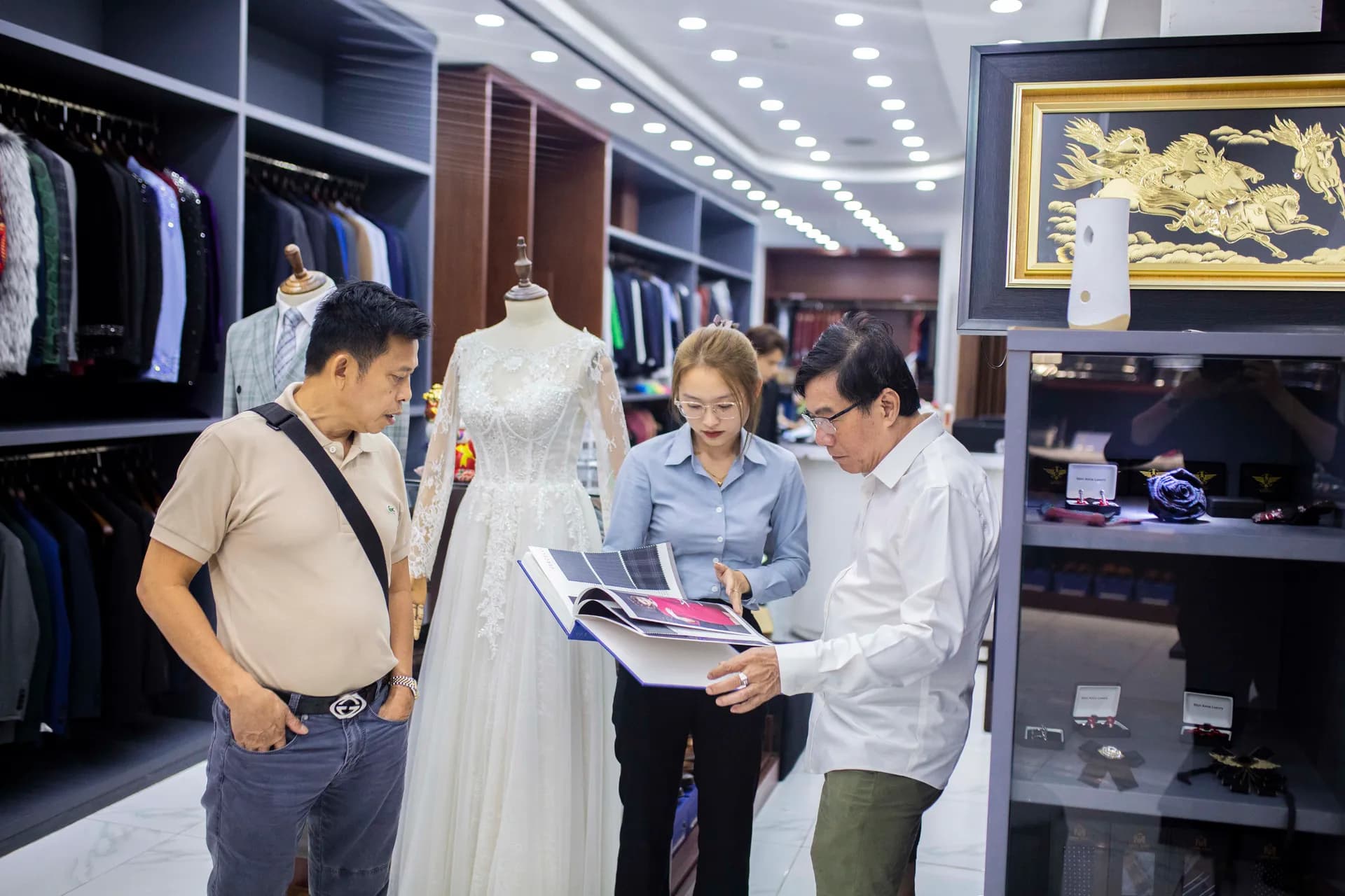 Phóng sự tại showroom — Mon Amie