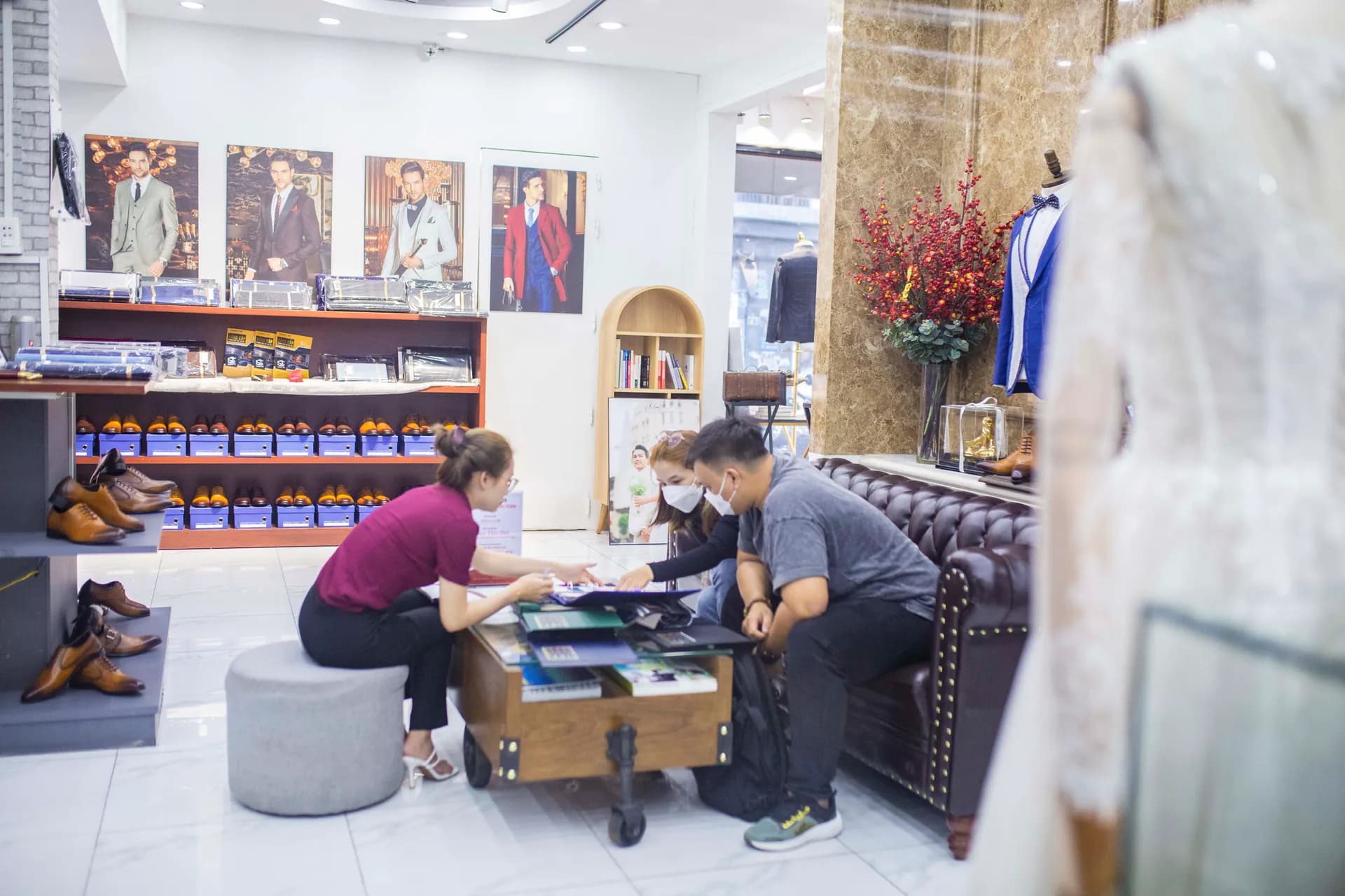 Phóng sự tại showroom — Mon Amie
