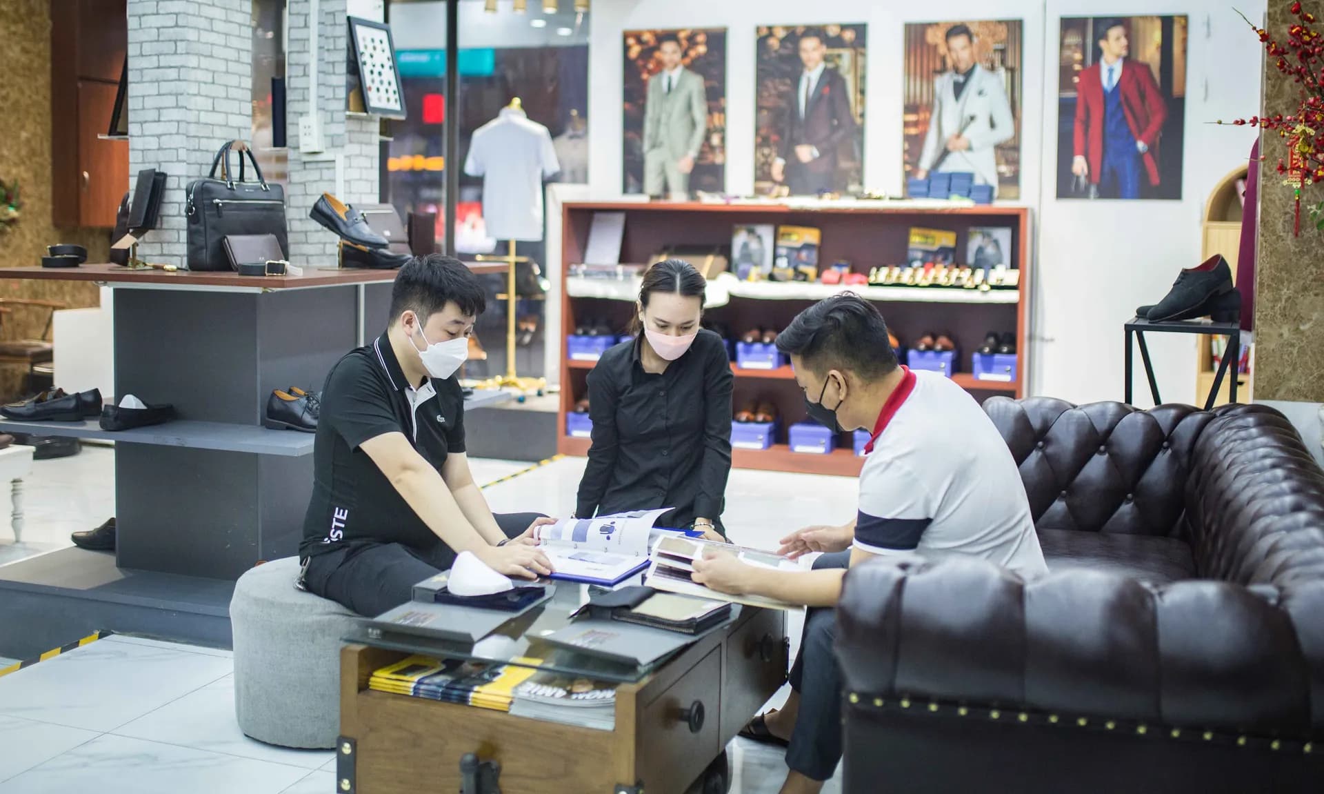 Phóng sự tại showroom — Mon Amie