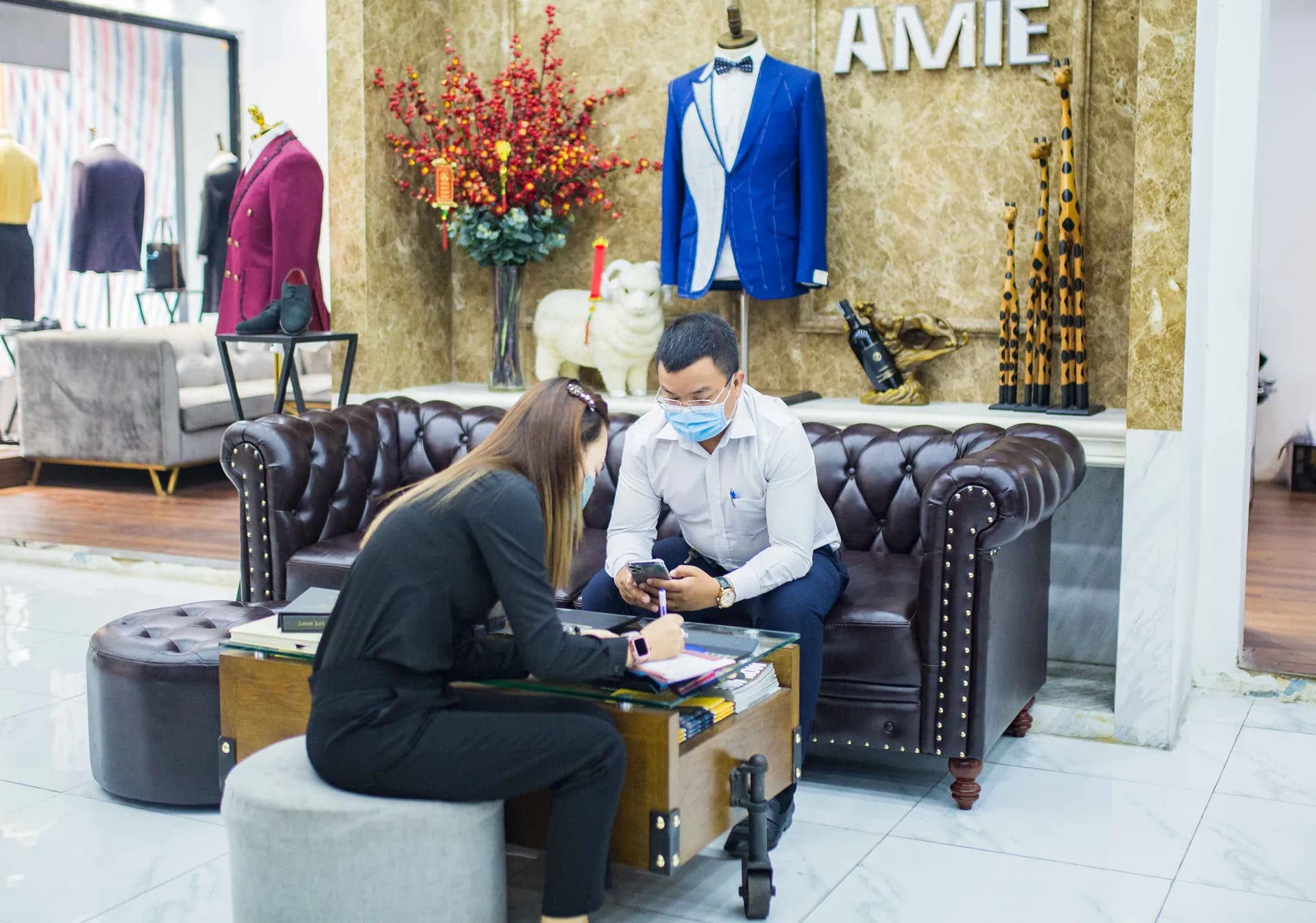 Phóng sự tại showroom — Mon Amie