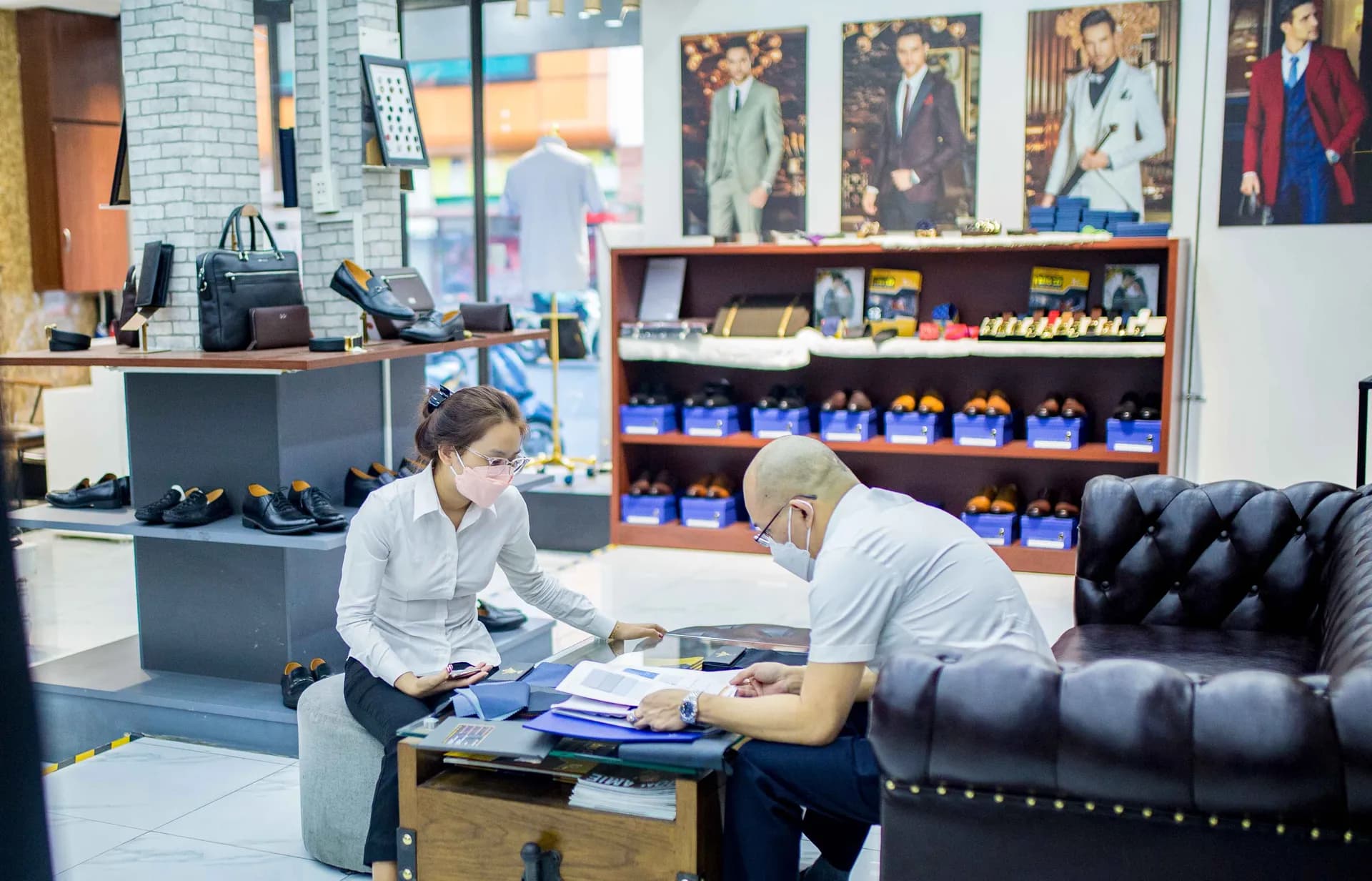Phóng sự tại showroom — Mon Amie