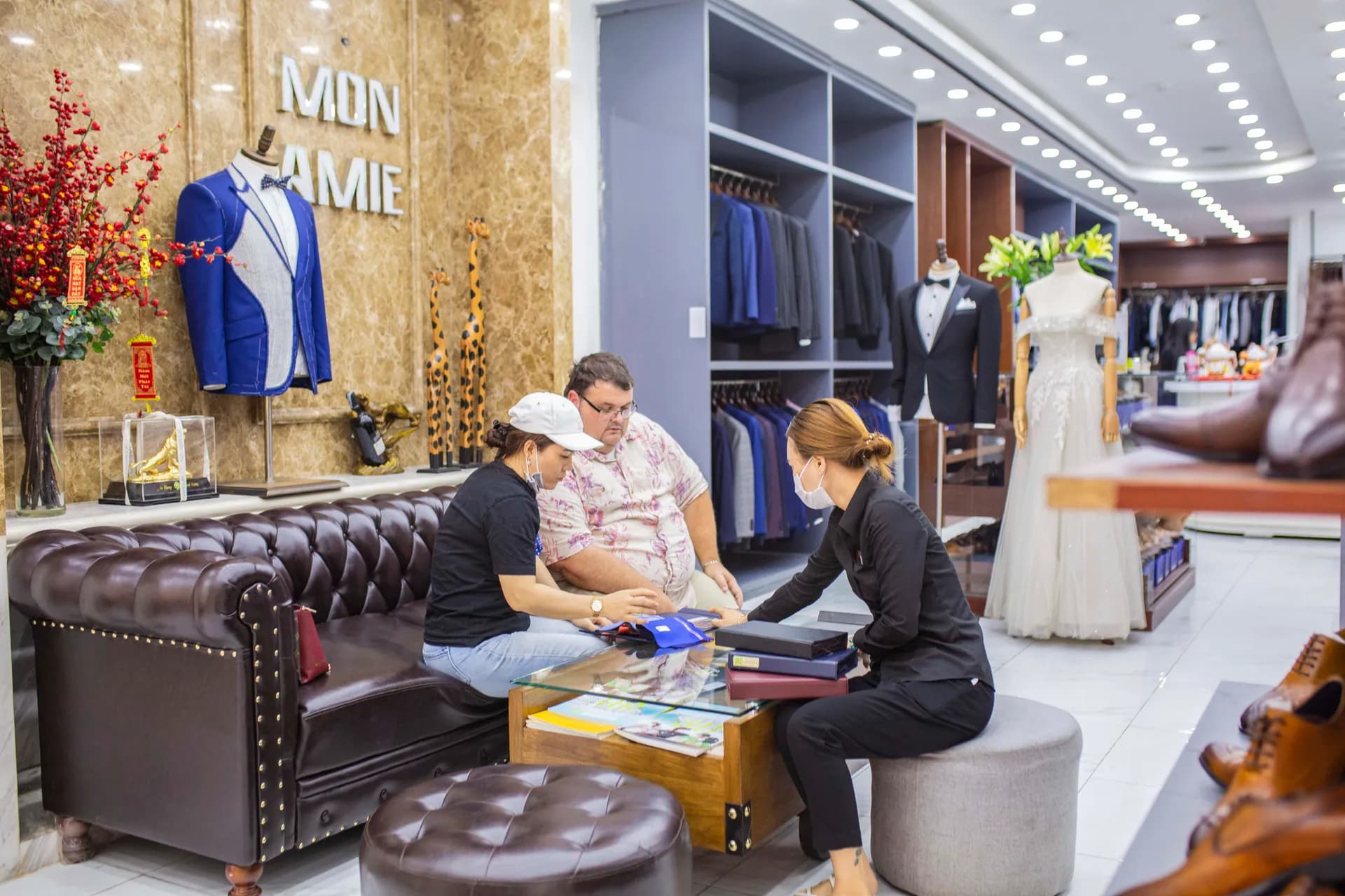 Phóng sự tại showroom — Mon Amie
