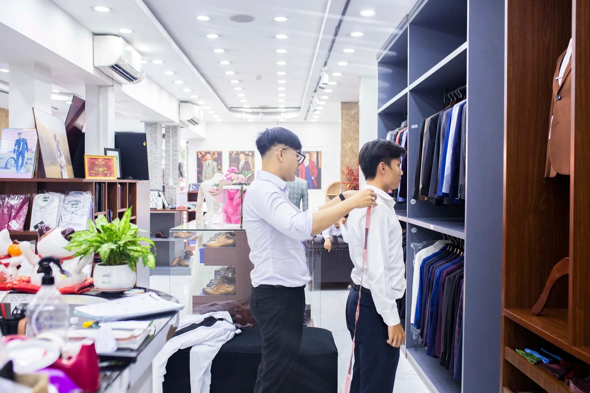 Phóng sự tại showroom — Mon Amie
