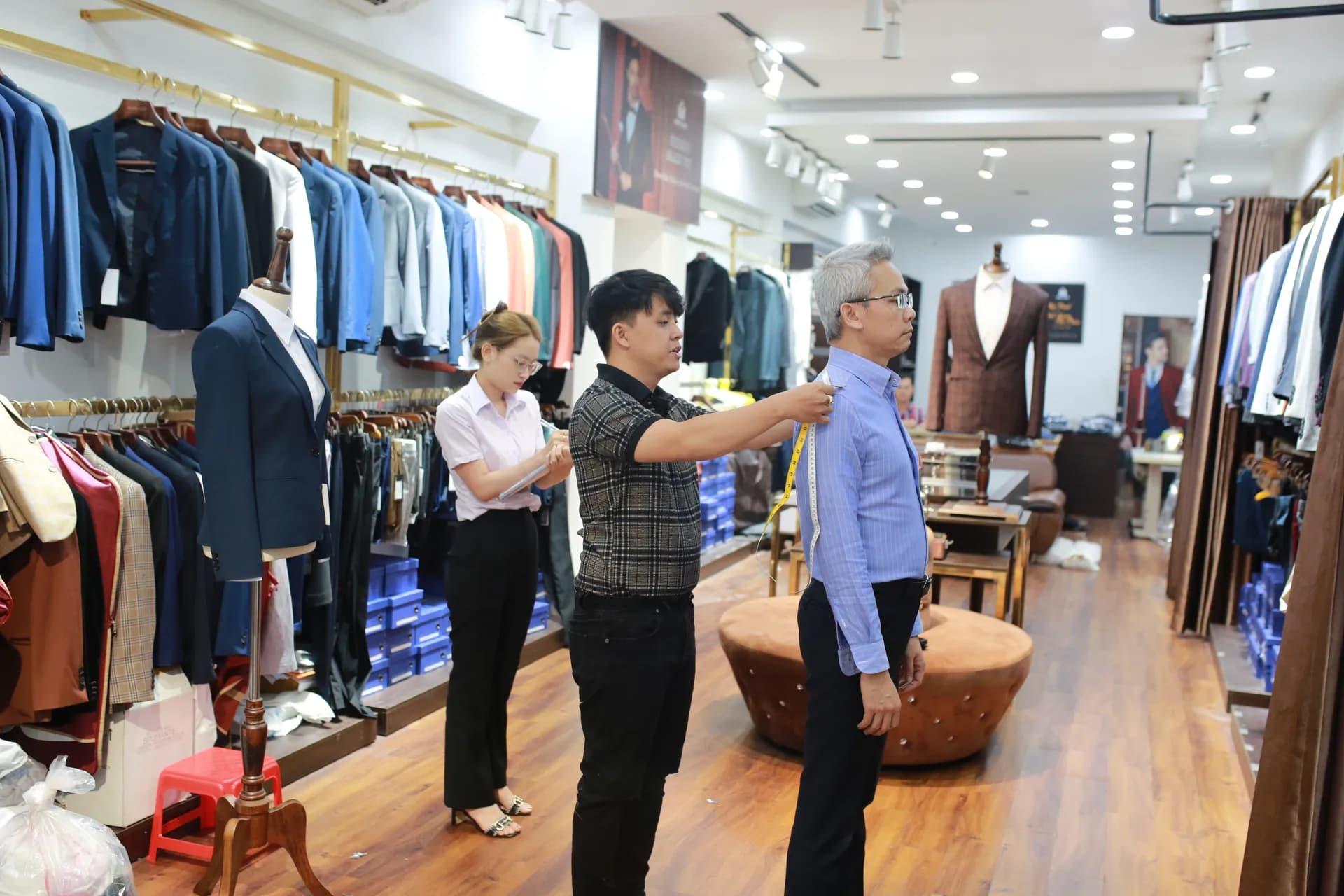 Phóng sự tại showroom — Mon Amie